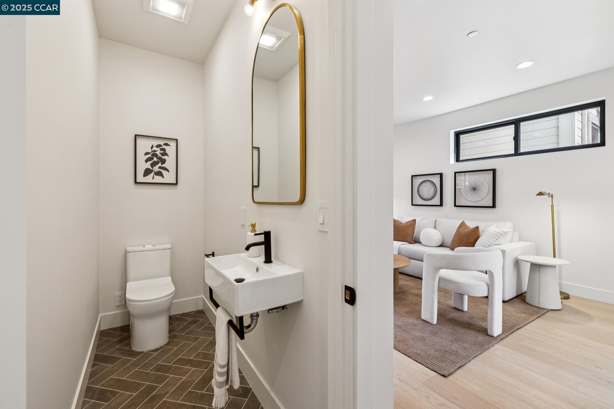 Detail Gallery Image 15 of 28 For 1270a 64th St, Emeryville,  CA 94608 - 3 Beds | 2/1 Baths