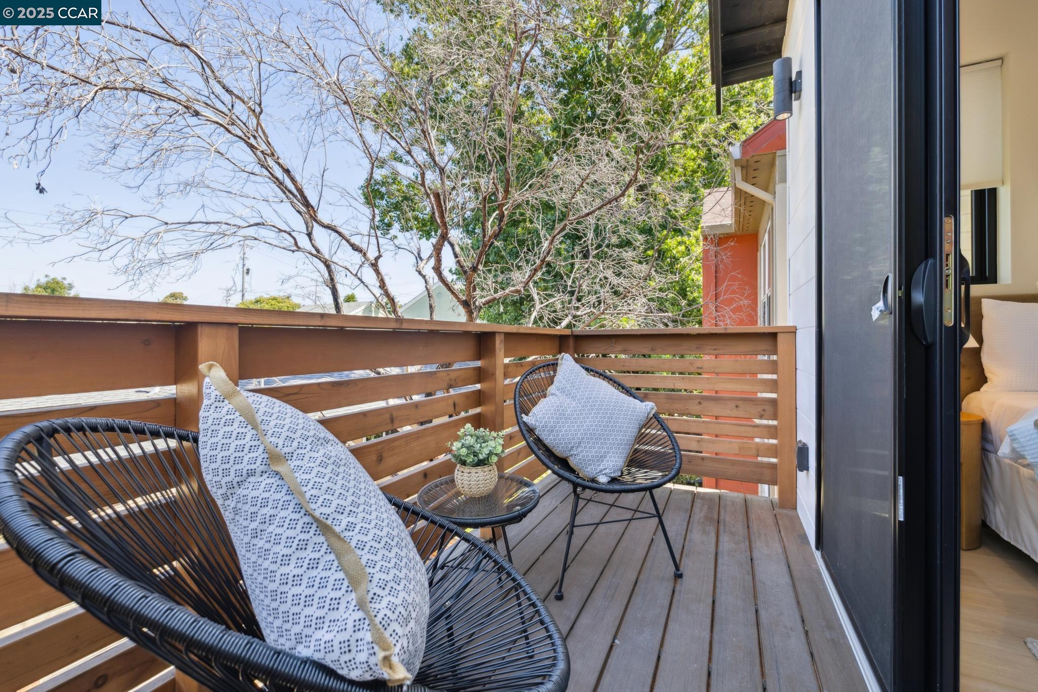 Detail Gallery Image 17 of 28 For 1270a 64th St, Emeryville,  CA 94608 - 3 Beds | 2/1 Baths