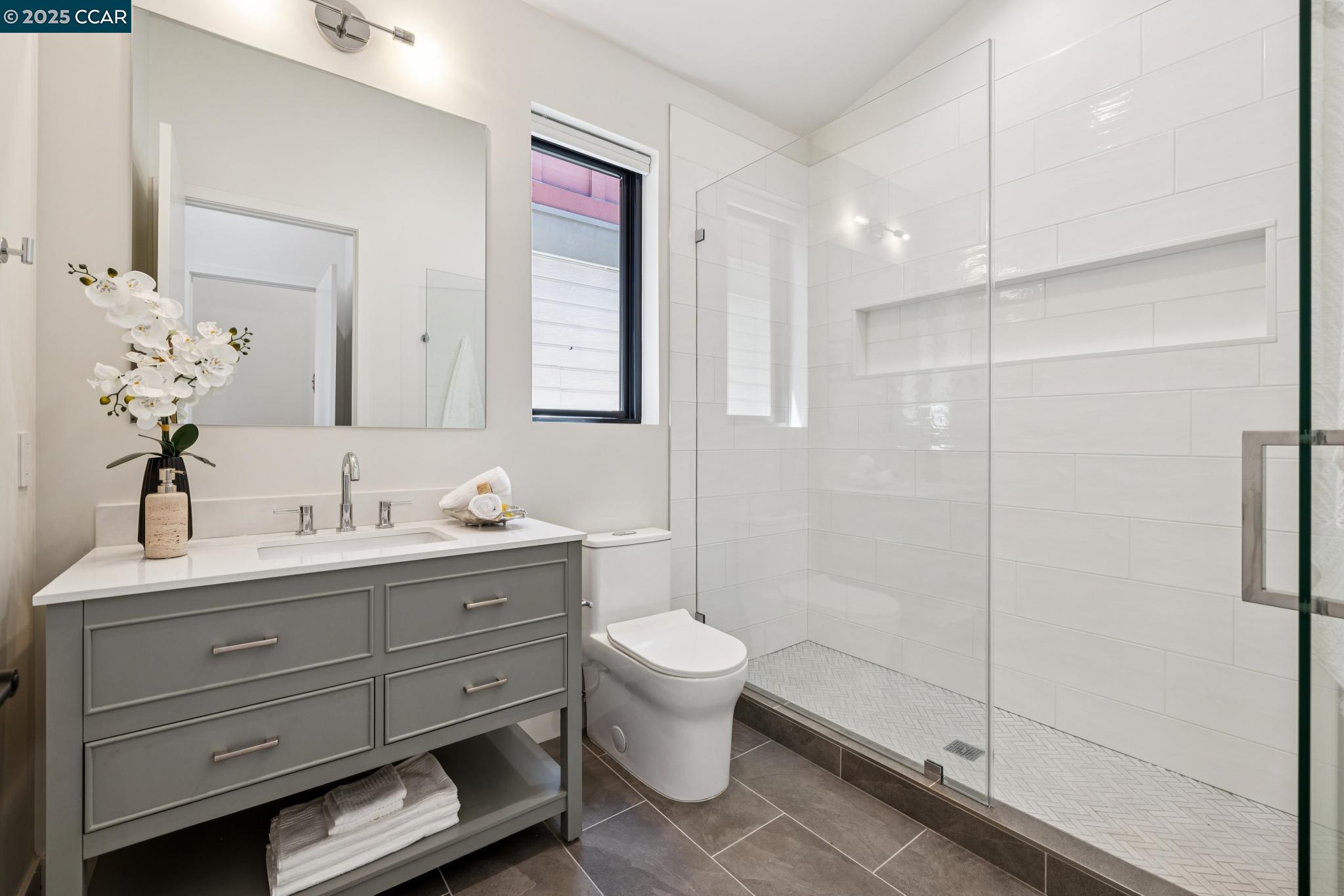 Detail Gallery Image 18 of 28 For 1270a 64th St, Emeryville,  CA 94608 - 3 Beds | 2/1 Baths