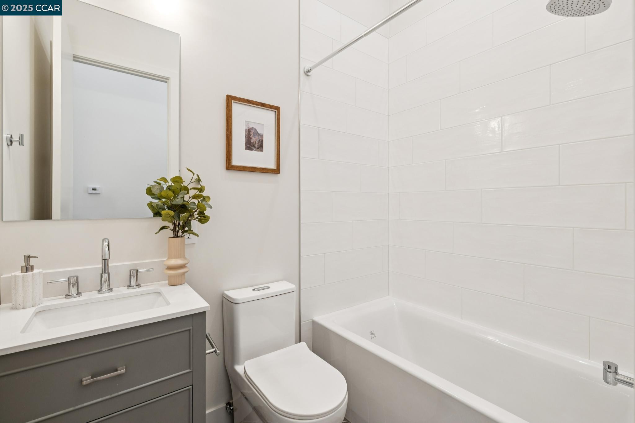 Detail Gallery Image 22 of 28 For 1270a 64th St, Emeryville,  CA 94608 - 3 Beds | 2/1 Baths