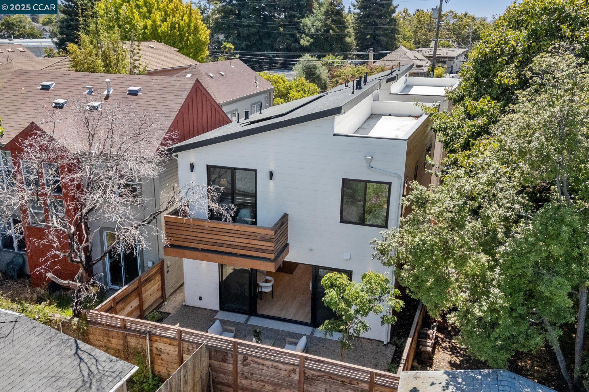 Detail Gallery Image 23 of 28 For 1270a 64th St, Emeryville,  CA 94608 - 3 Beds | 2/1 Baths