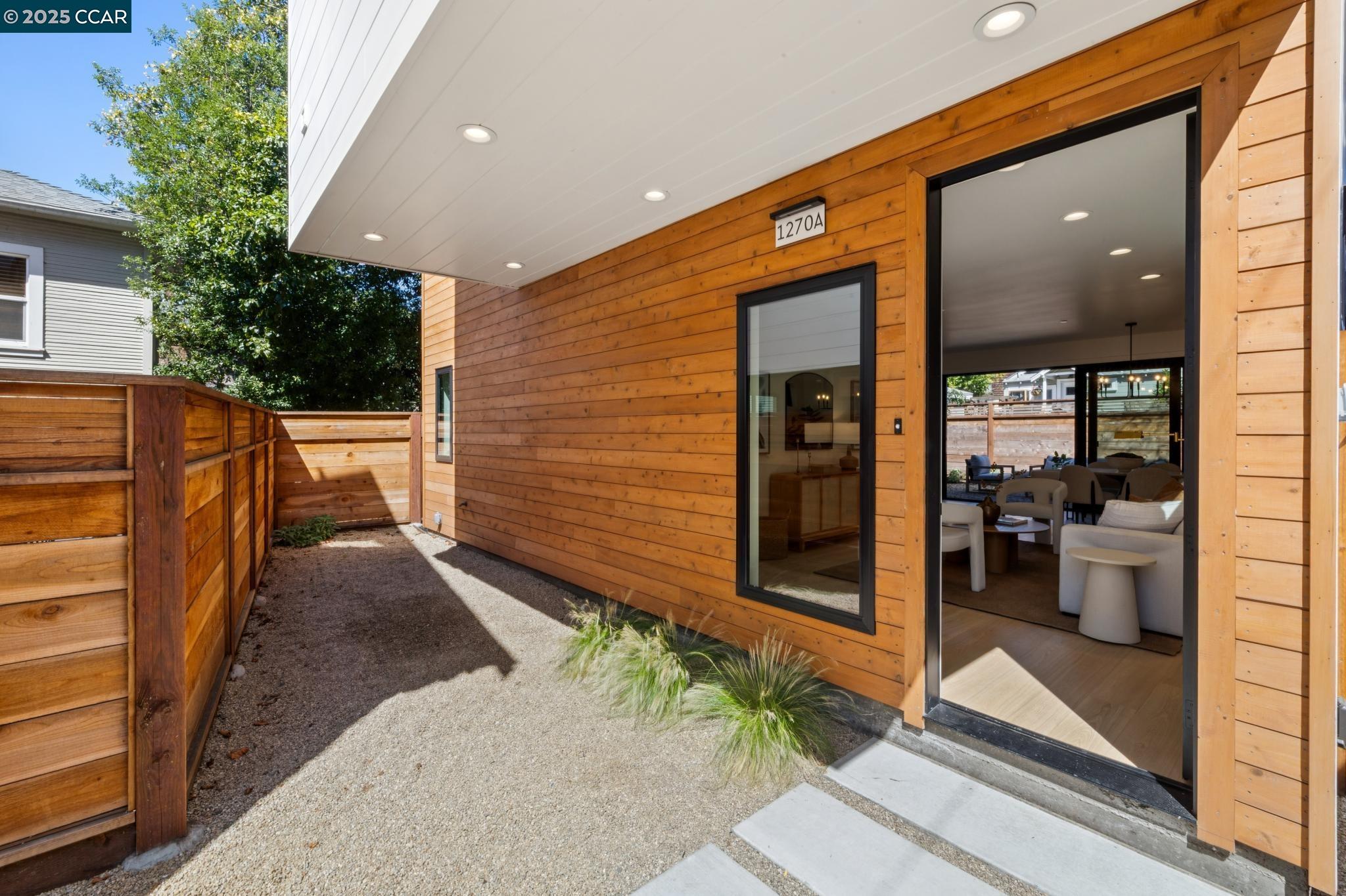 Detail Gallery Image 5 of 28 For 1270a 64th St, Emeryville,  CA 94608 - 3 Beds | 2/1 Baths