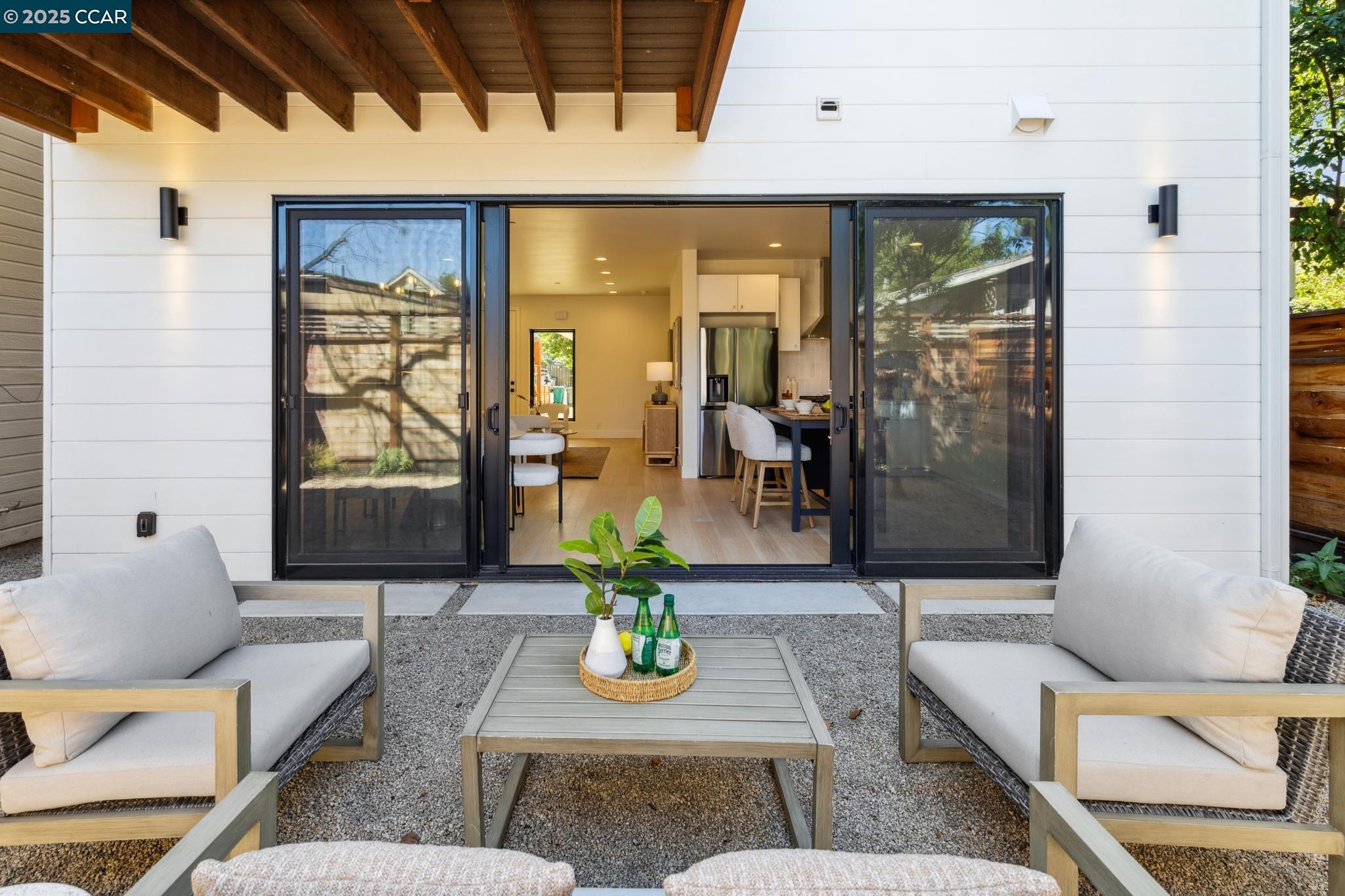 Detail Gallery Image 9 of 28 For 1270a 64th St, Emeryville,  CA 94608 - 3 Beds | 2/1 Baths