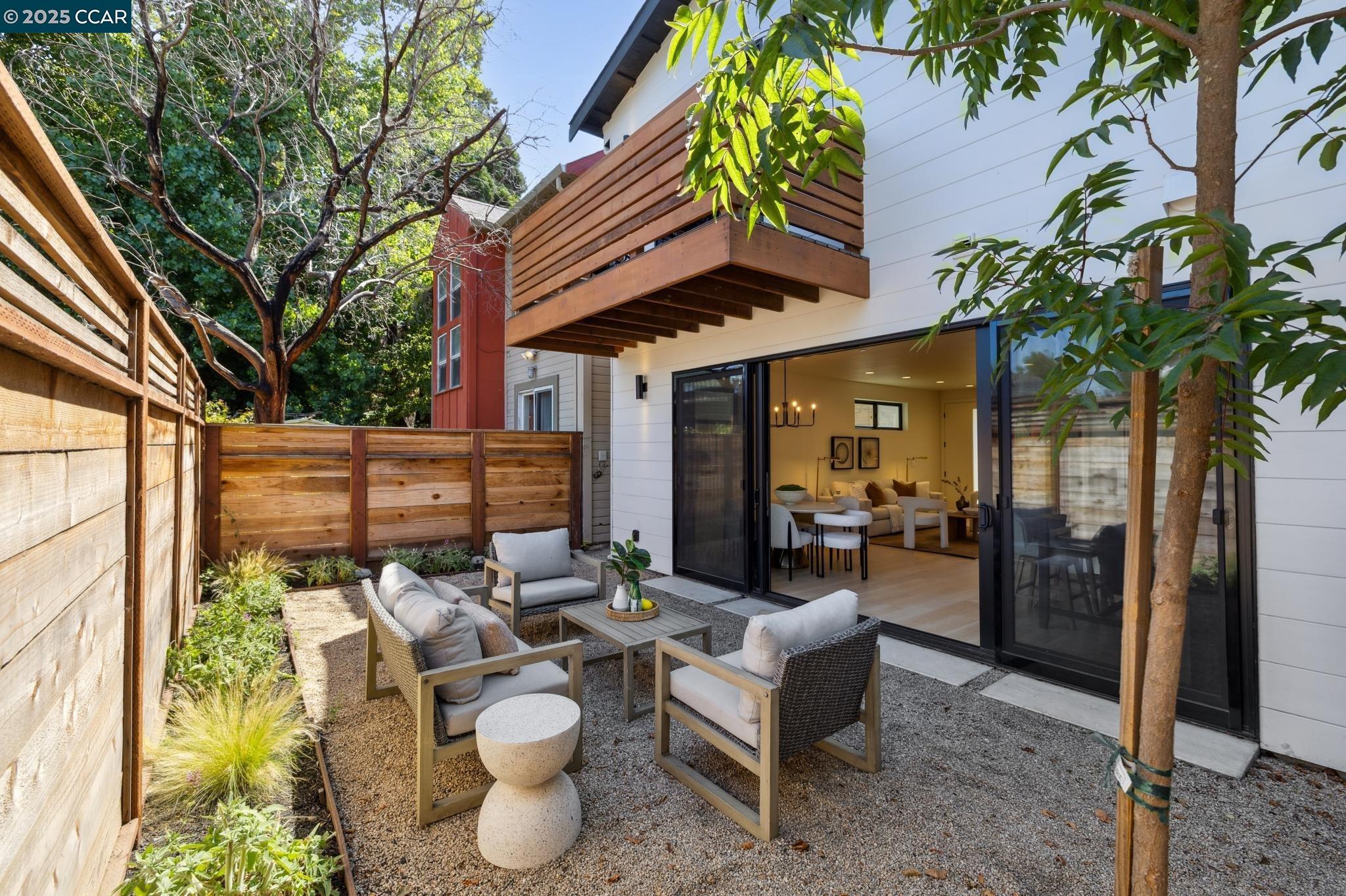 Detail Gallery Image 10 of 28 For 1270a 64th St, Emeryville,  CA 94608 - 3 Beds | 2/1 Baths