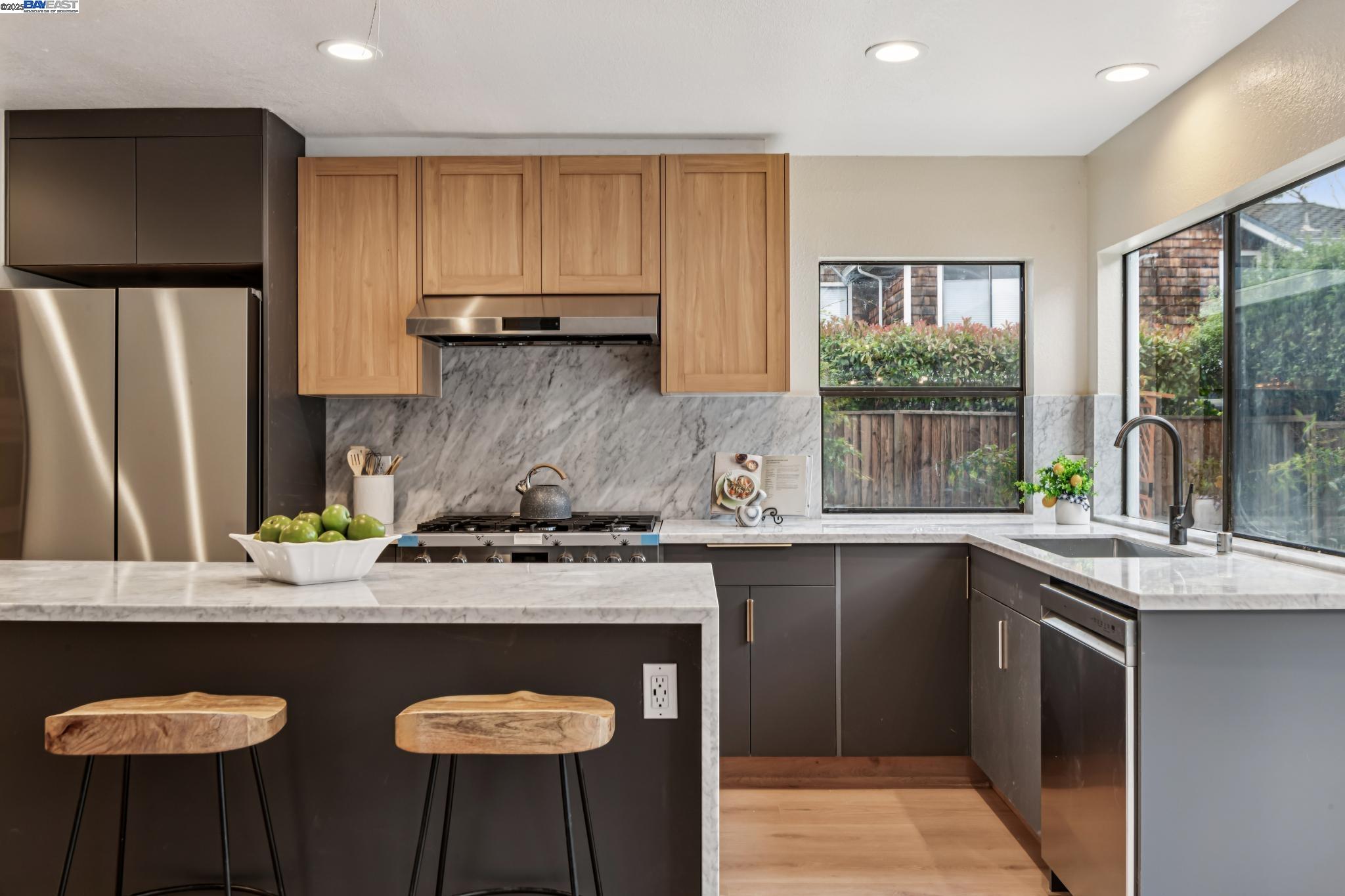 Detail Gallery Image 1 of 1 For 209 Cumberland Ct, Alameda,  CA 94502 - 5 Beds | 2/1 Baths