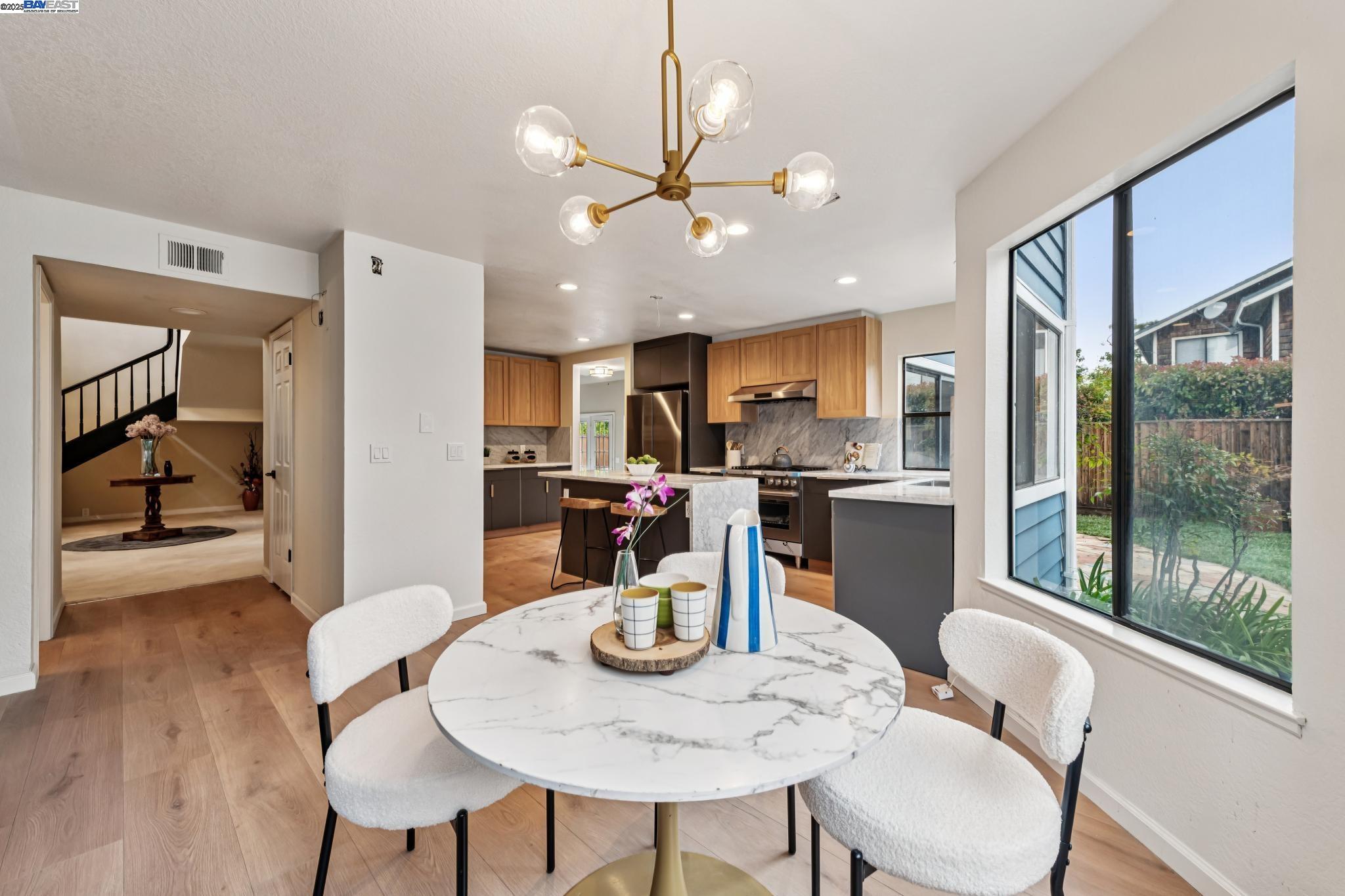 209 Cumberland Ct, Alameda, California 94502, 5 Bedrooms Bedrooms, 9 Rooms Rooms,2 BathroomsBathrooms,Residential,For Sale,209 Cumberland Ct,41106216