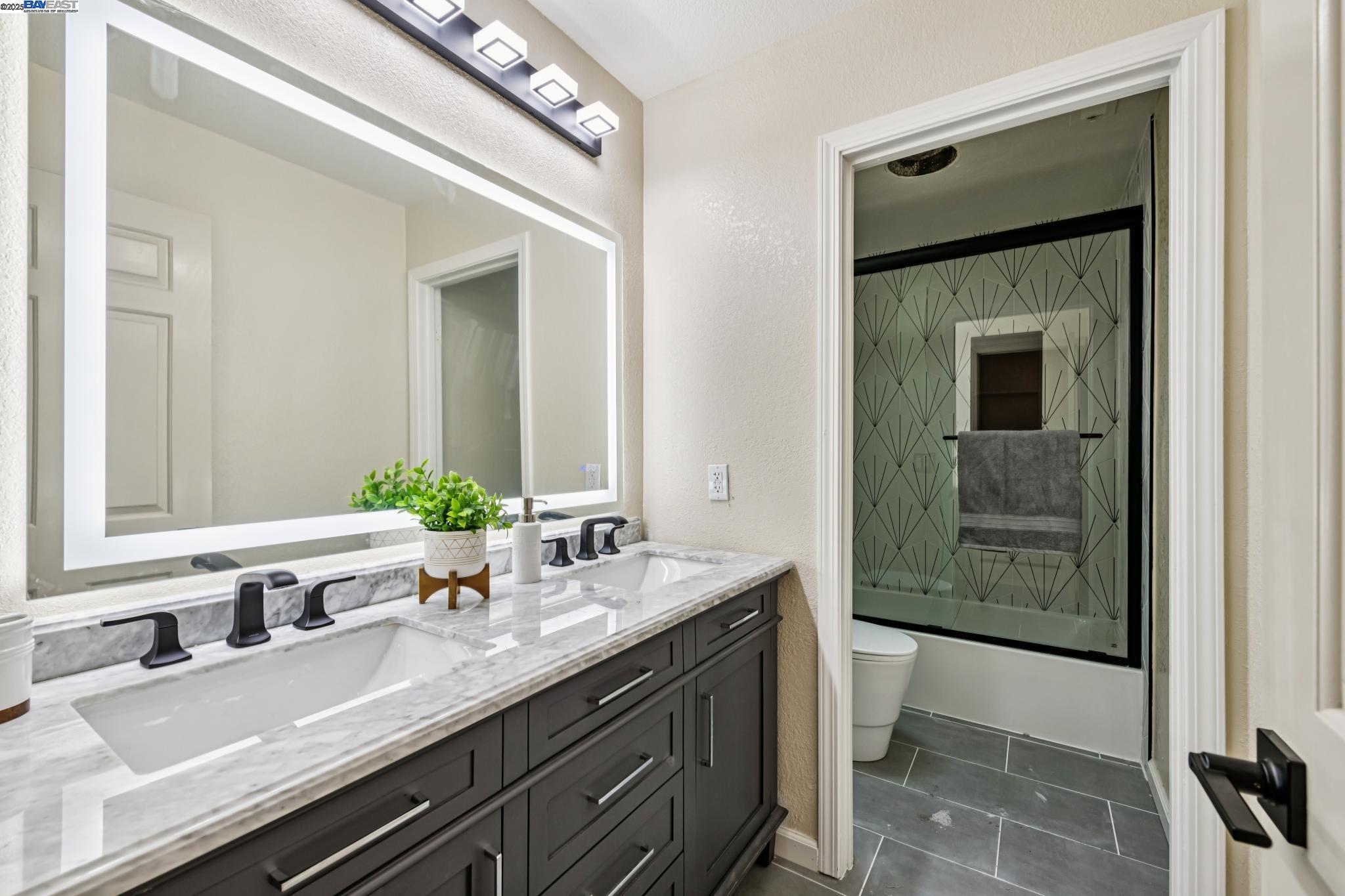 209 Cumberland Ct, Alameda, California 94502, 5 Bedrooms Bedrooms, 9 Rooms Rooms,2 BathroomsBathrooms,Residential,For Sale,209 Cumberland Ct,41106216