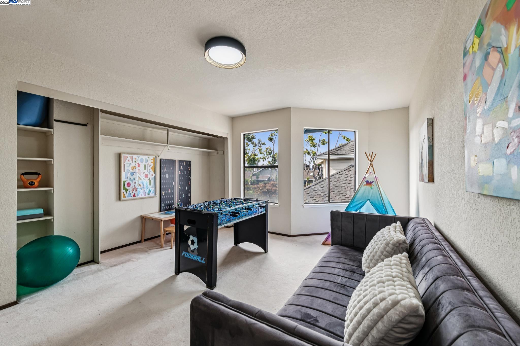 209 Cumberland Ct, Alameda, California 94502, 5 Bedrooms Bedrooms, 9 Rooms Rooms,2 BathroomsBathrooms,Residential,For Sale,209 Cumberland Ct,41106216