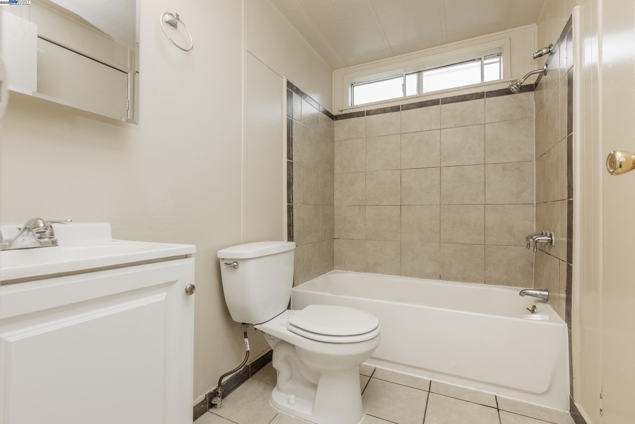 1216 88Th Ave, Oakland, California 94621, 2 Bedrooms Bedrooms, 4 Rooms Rooms,2 BathroomsBathrooms,Residential,For Sale,1216 88Th Ave,41106224