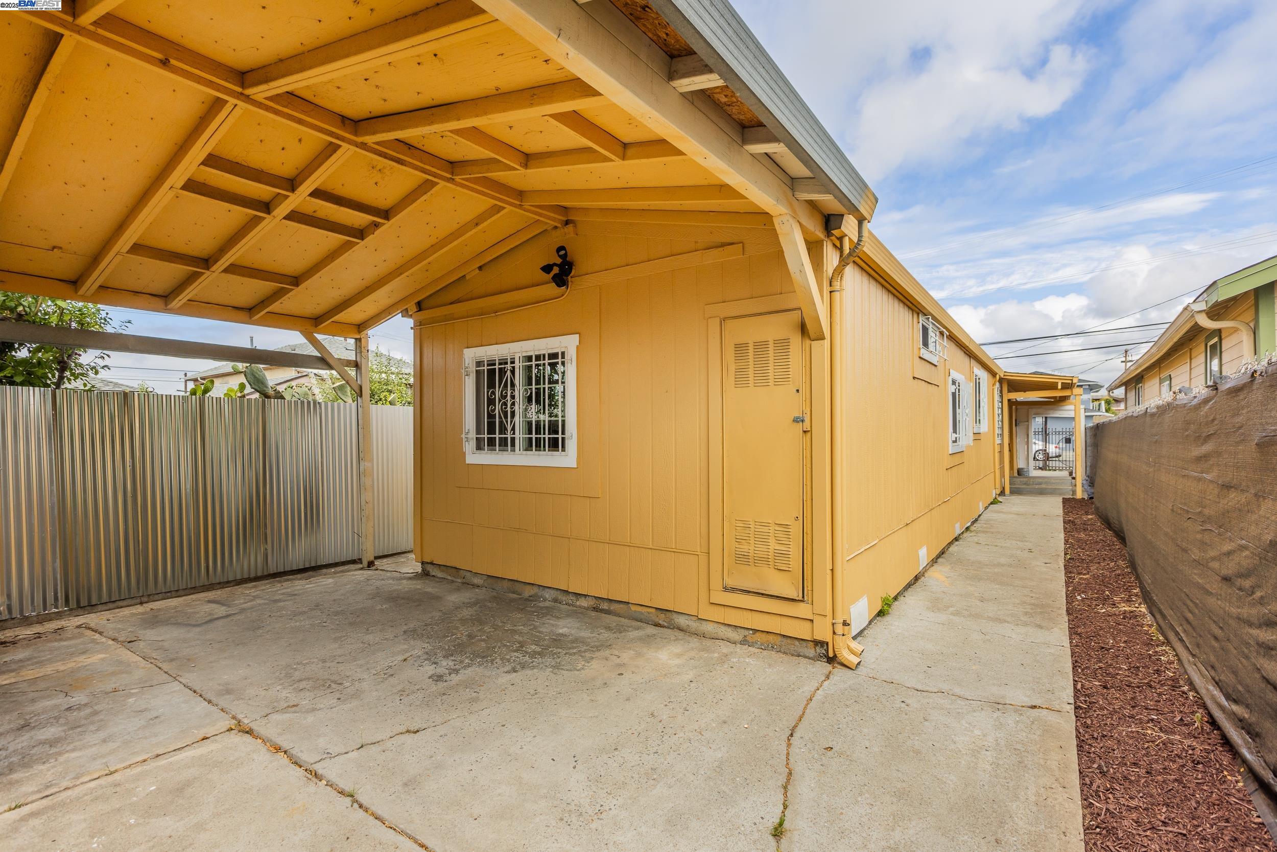 1216 88Th Ave, Oakland, California 94621, 2 Bedrooms Bedrooms, 4 Rooms Rooms,2 BathroomsBathrooms,Residential,For Sale,1216 88Th Ave,41106224