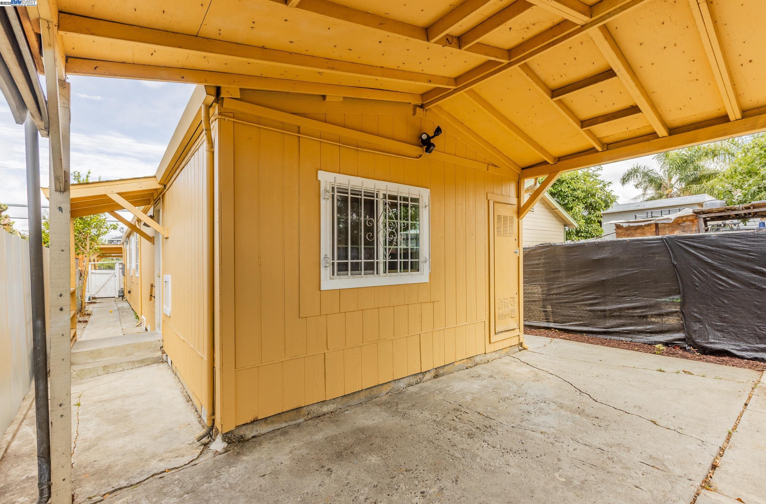 1216 88Th Ave, Oakland, California 94621, 2 Bedrooms Bedrooms, 4 Rooms Rooms,2 BathroomsBathrooms,Residential,For Sale,1216 88Th Ave,41106224