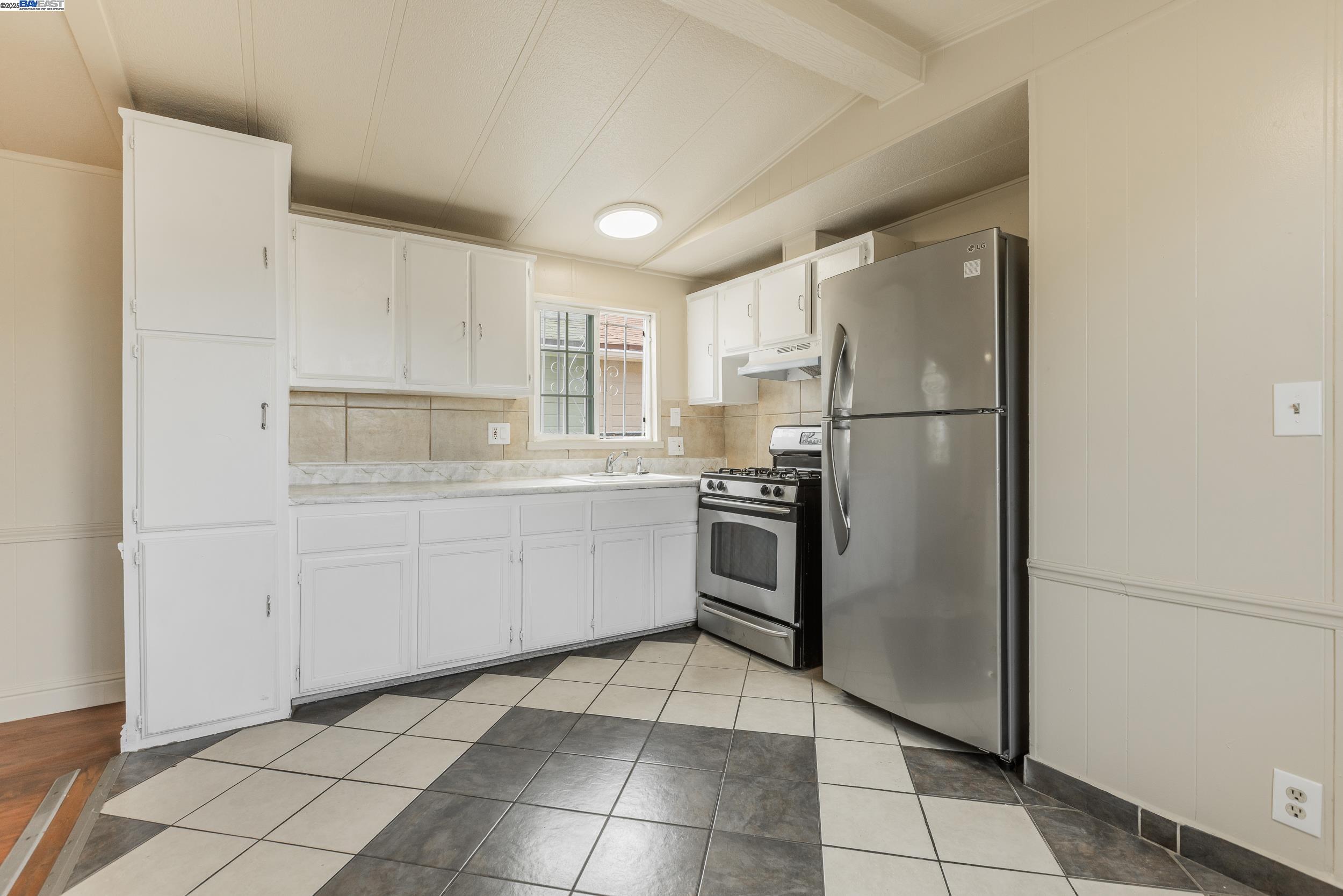 1216 88Th Ave, Oakland, California 94621, 2 Bedrooms Bedrooms, 4 Rooms Rooms,2 BathroomsBathrooms,Residential,For Sale,1216 88Th Ave,41106224