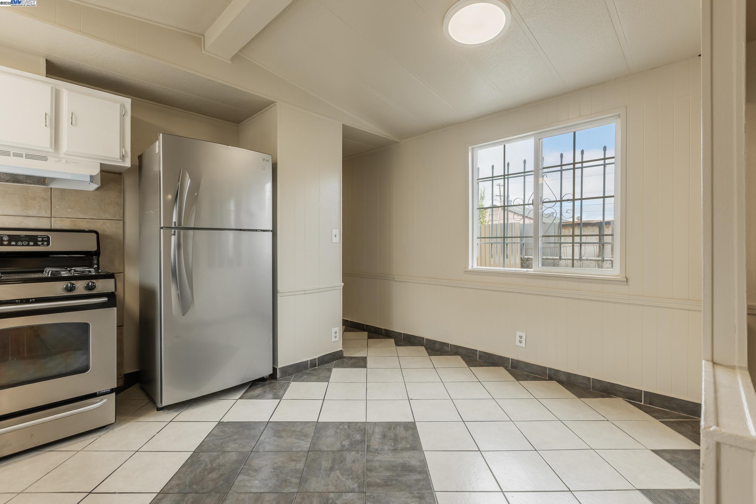 1216 88Th Ave, Oakland, California 94621, 2 Bedrooms Bedrooms, 4 Rooms Rooms,2 BathroomsBathrooms,Residential,For Sale,1216 88Th Ave,41106224