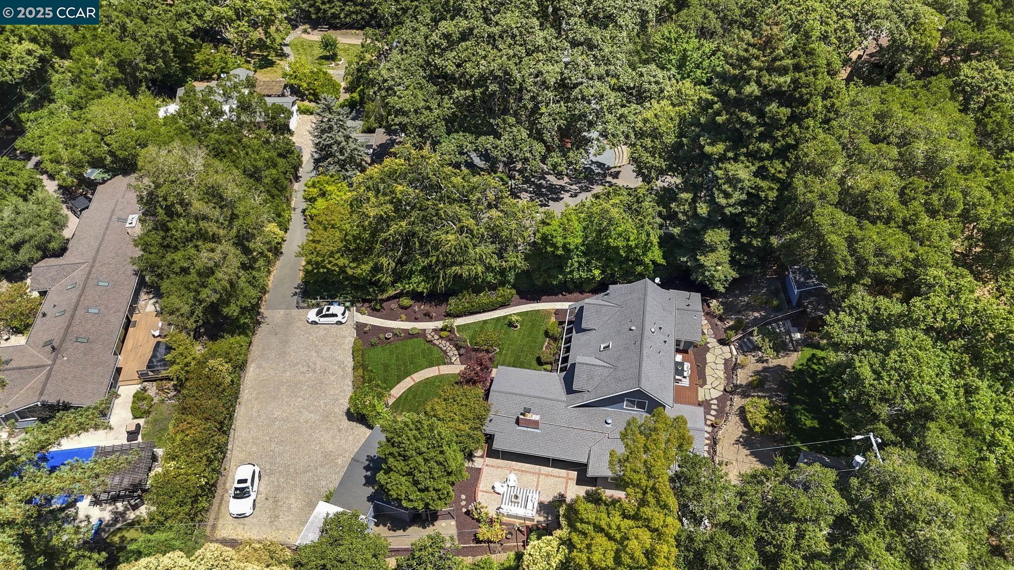 Detail Gallery Image 16 of 53 For 3475 Springhill Rd, Lafayette,  CA 94549 - 4 Beds | 3 Baths