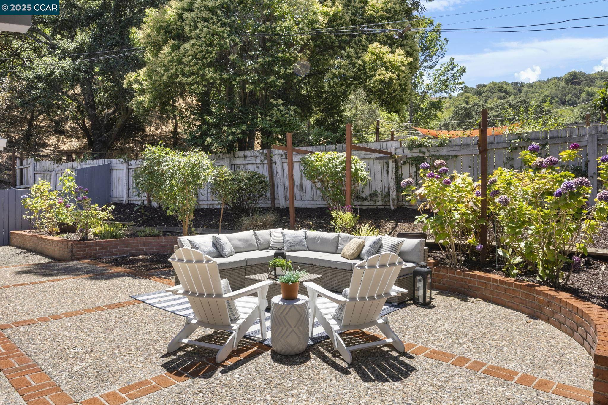 Detail Gallery Image 5 of 53 For 3475 Springhill Rd, Lafayette,  CA 94549 - 4 Beds | 3 Baths