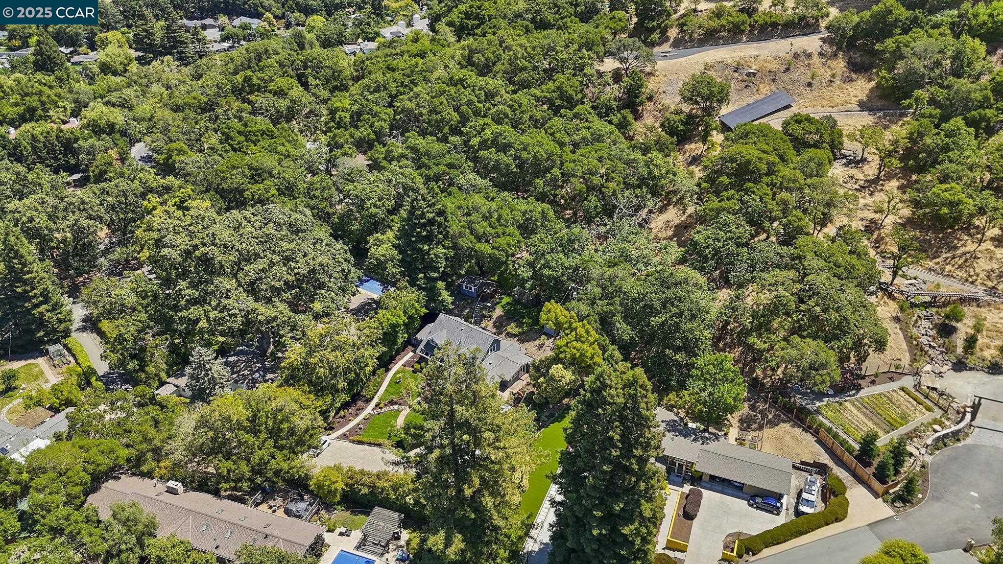 Detail Gallery Image 8 of 53 For 3475 Springhill Rd, Lafayette,  CA 94549 - 4 Beds | 3 Baths