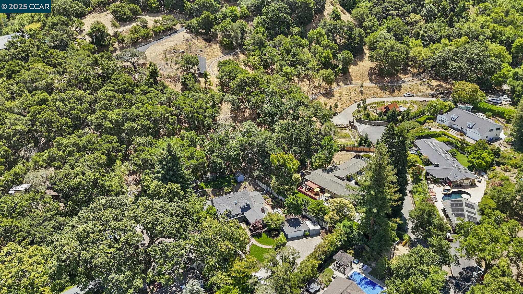 Detail Gallery Image 9 of 53 For 3475 Springhill Rd, Lafayette,  CA 94549 - 4 Beds | 3 Baths