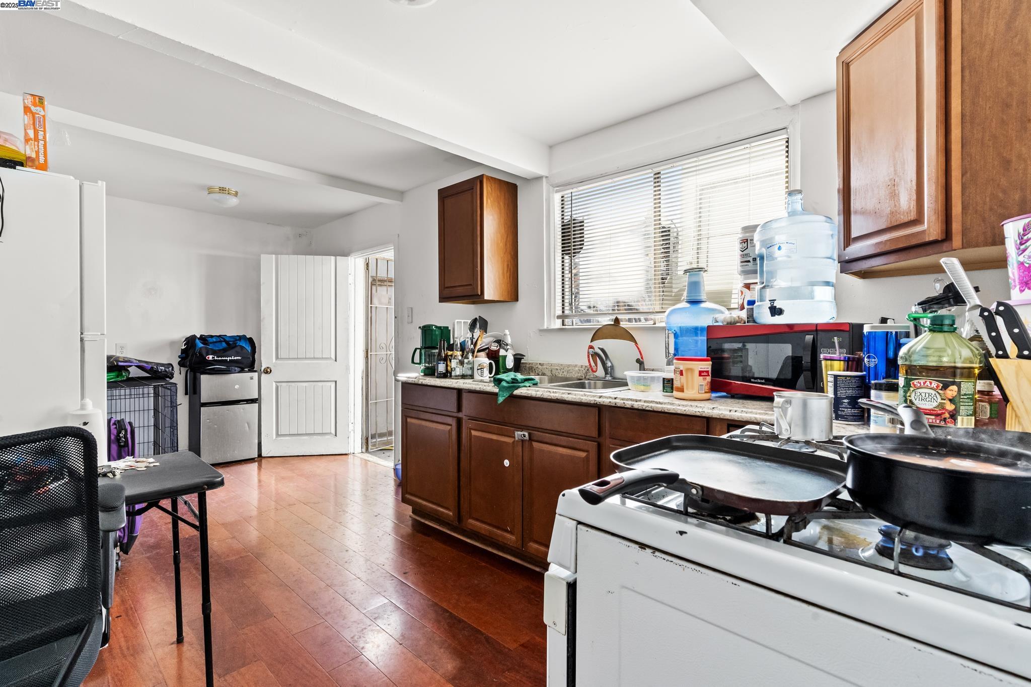 812 Lisbon, Oakland, California 94601, ,Residential Income,For Sale,812 Lisbon,41106227