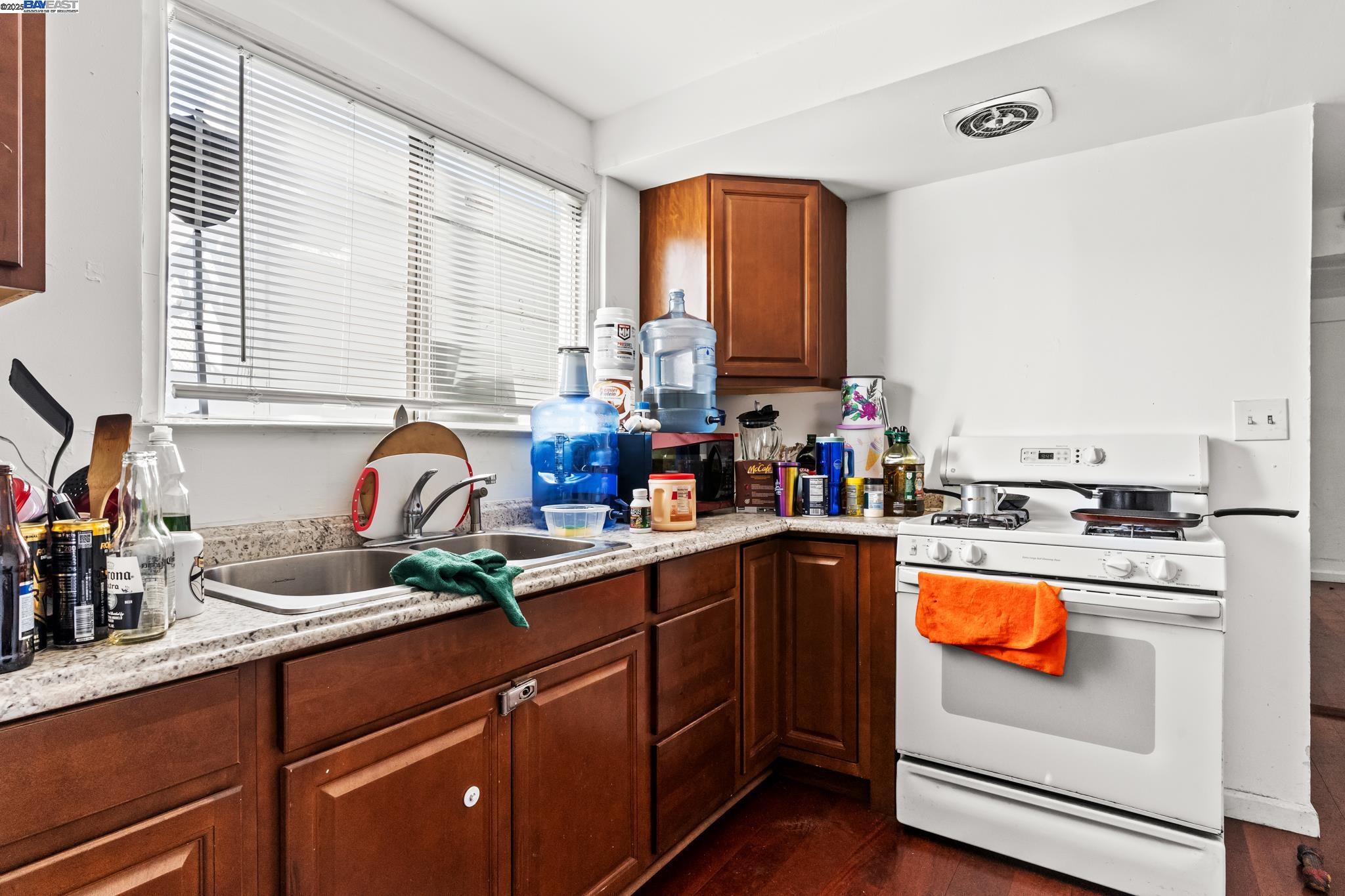 812 Lisbon, Oakland, California 94601, ,Residential Income,For Sale,812 Lisbon,41106227