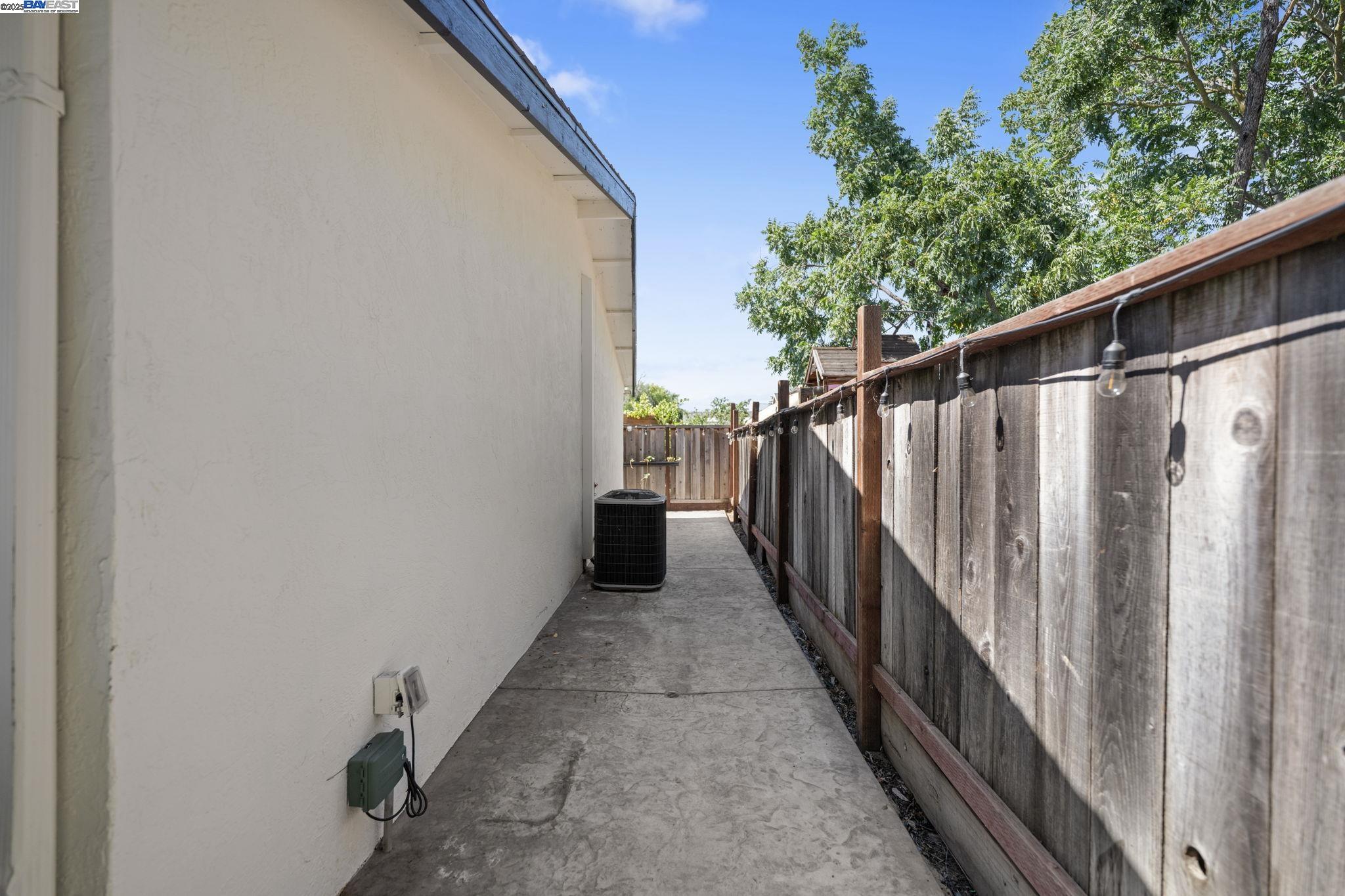 428 N P St, Livermore, California 94551, 4 Bedrooms Bedrooms, 8 Rooms Rooms,2 BathroomsBathrooms,Residential,For Sale,428 N P St,41106228