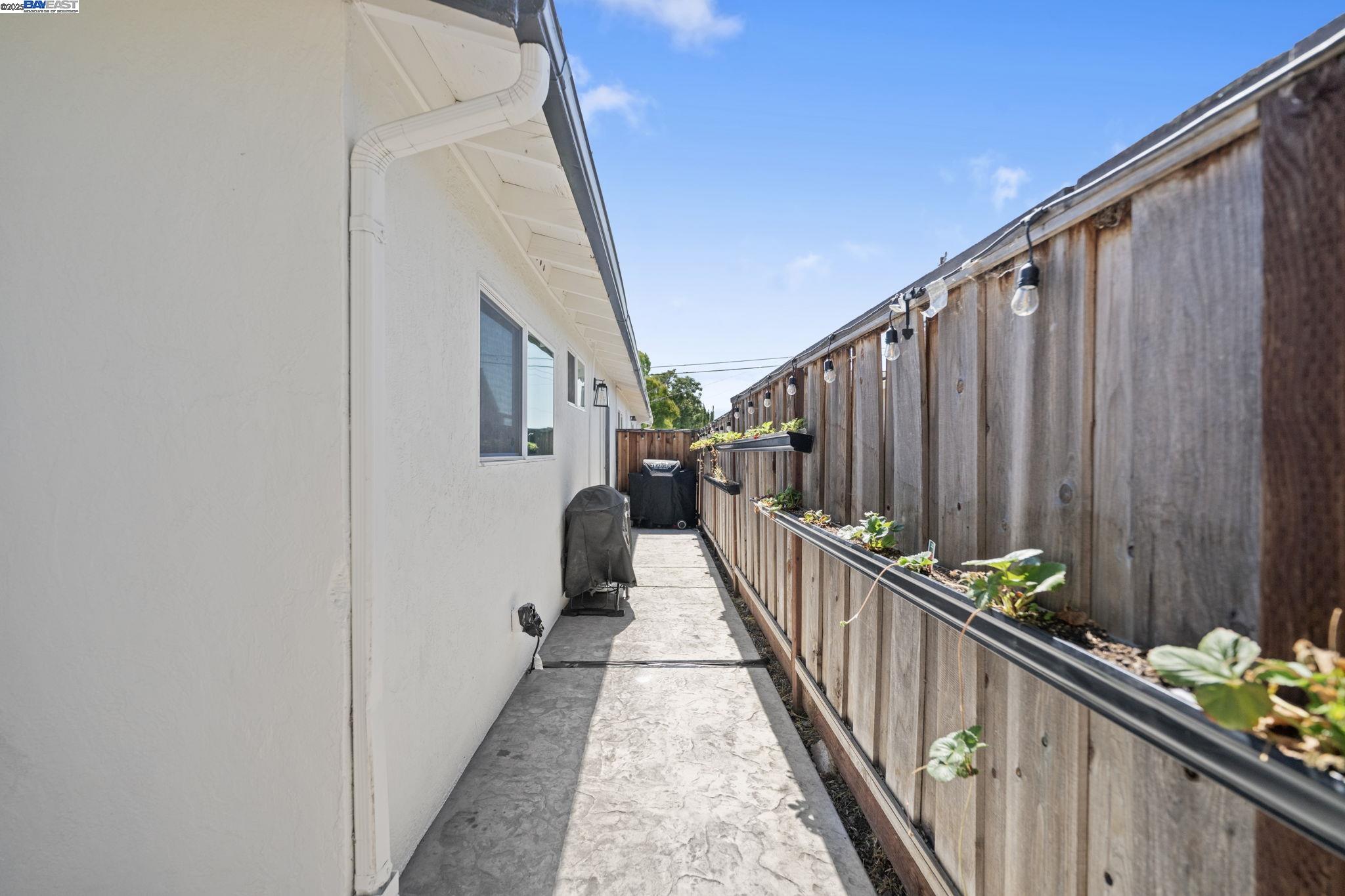 428 N P St, Livermore, California 94551, 4 Bedrooms Bedrooms, 8 Rooms Rooms,2 BathroomsBathrooms,Residential,For Sale,428 N P St,41106228