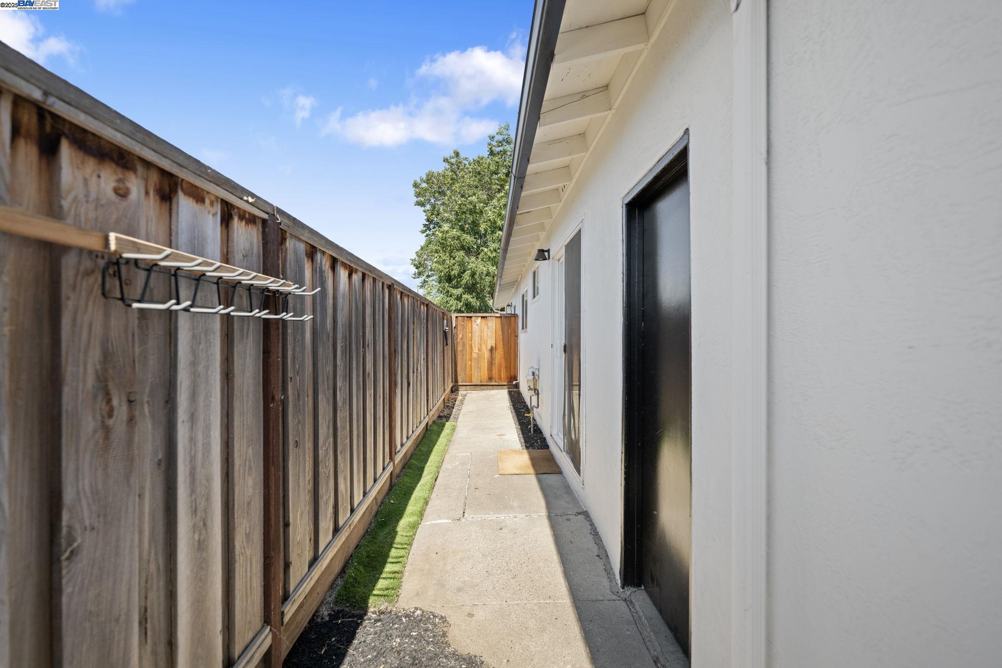 428 N P St, Livermore, California 94551, 4 Bedrooms Bedrooms, 8 Rooms Rooms,2 BathroomsBathrooms,Residential,For Sale,428 N P St,41106228