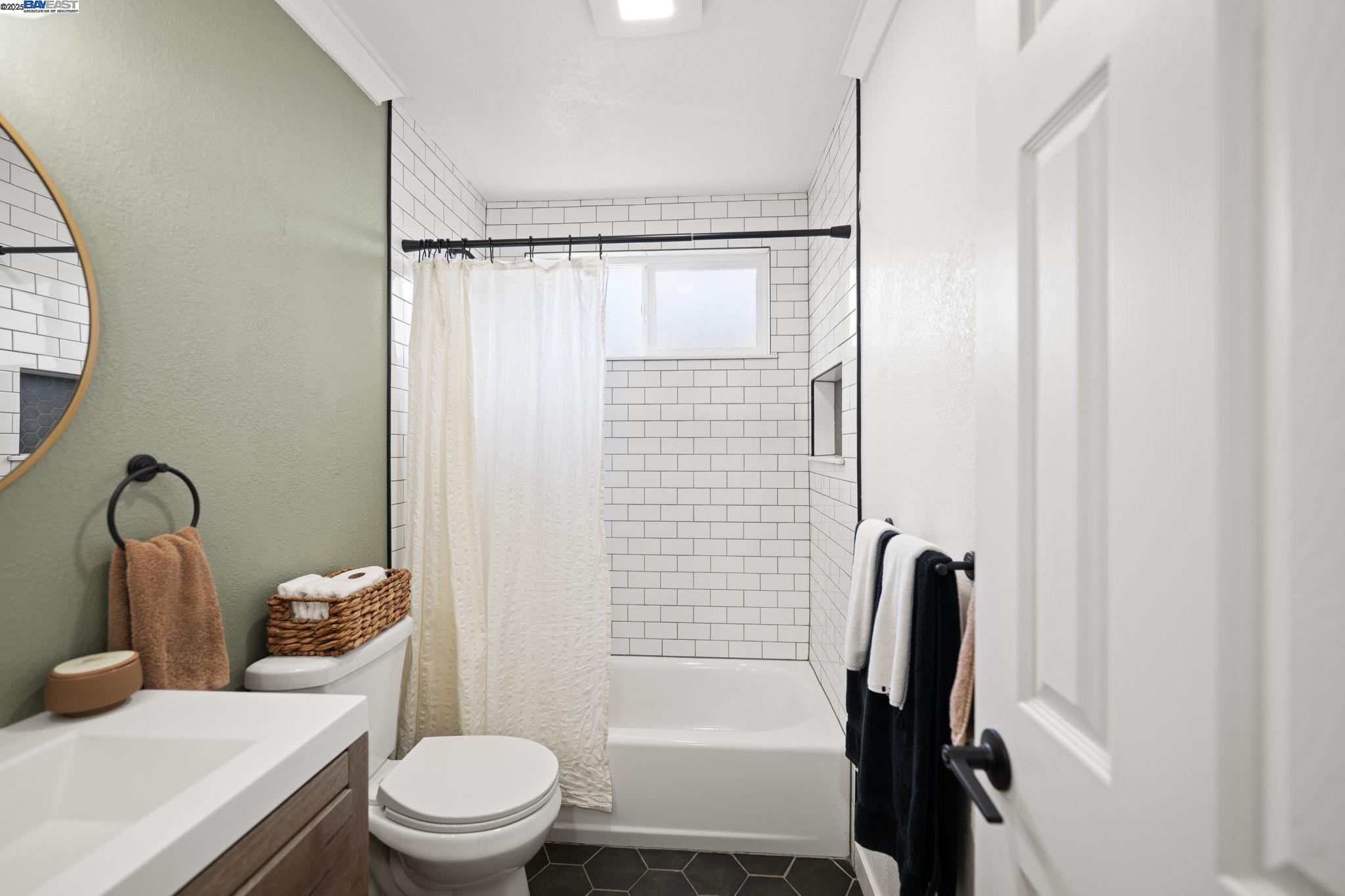 428 N P St, Livermore, California 94551, 4 Bedrooms Bedrooms, 8 Rooms Rooms,2 BathroomsBathrooms,Residential,For Sale,428 N P St,41106228