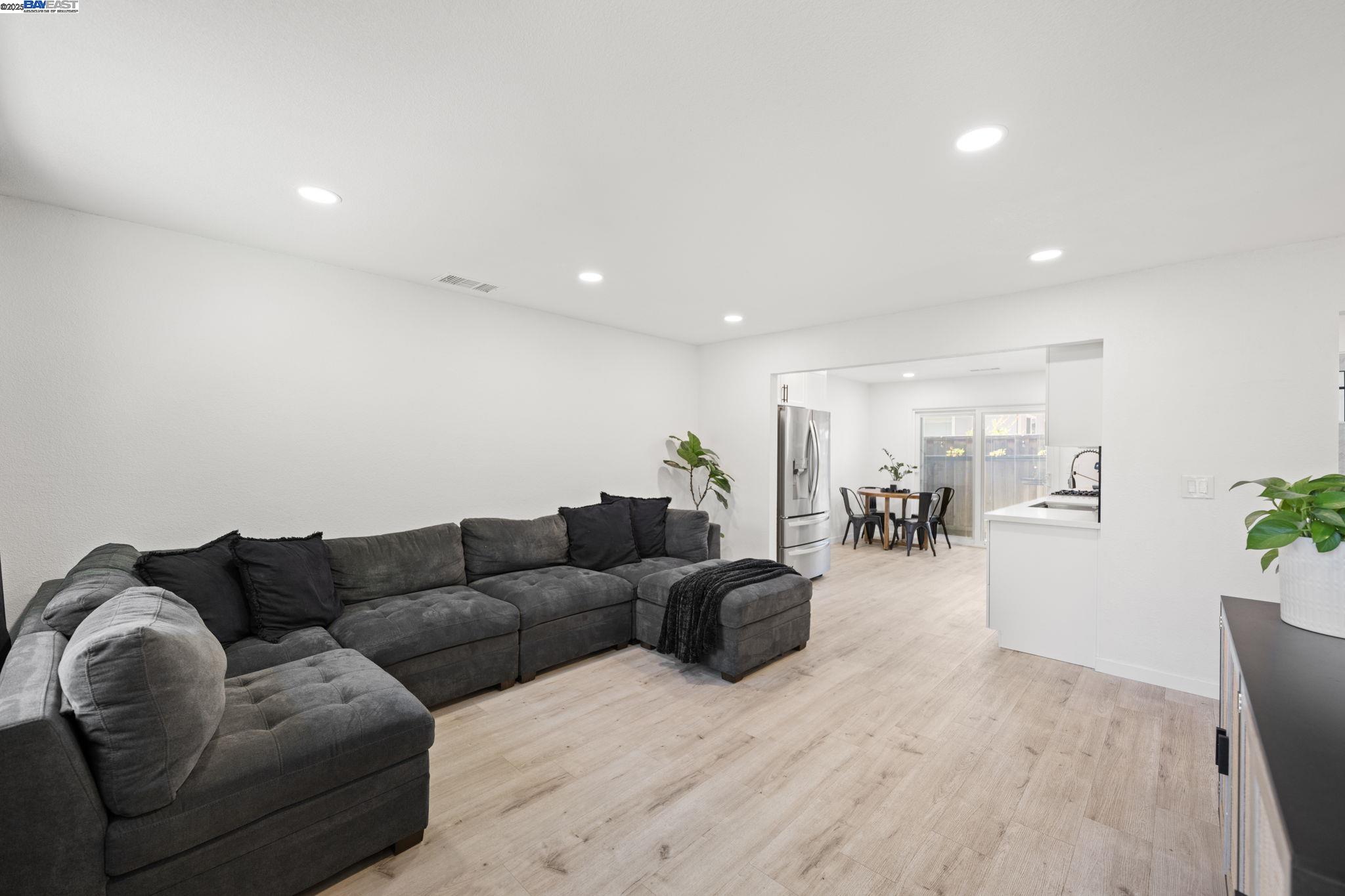 428 N P St, Livermore, California 94551, 4 Bedrooms Bedrooms, 8 Rooms Rooms,2 BathroomsBathrooms,Residential,For Sale,428 N P St,41106228