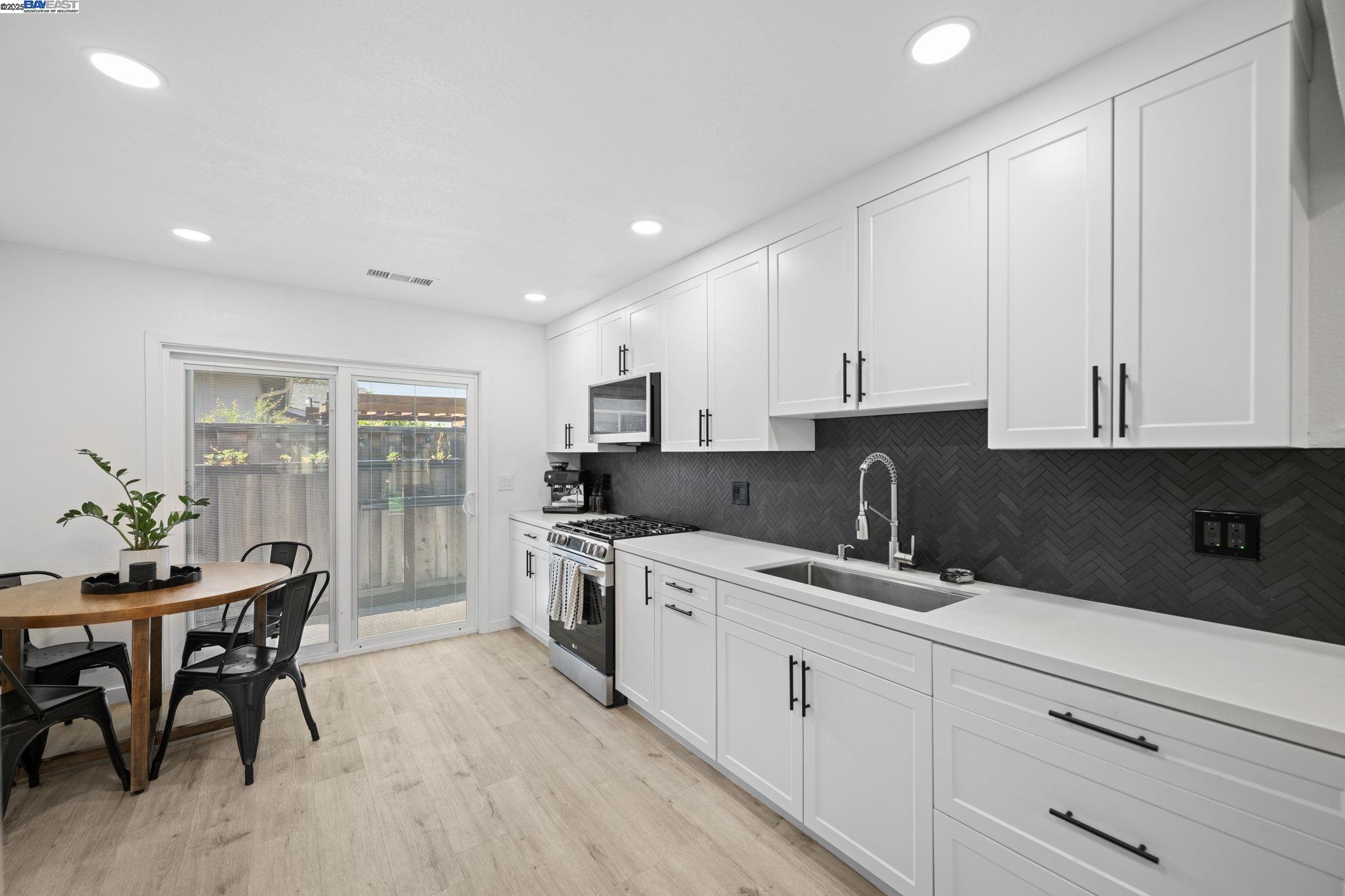 428 N P St, Livermore, California 94551, 4 Bedrooms Bedrooms, 8 Rooms Rooms,2 BathroomsBathrooms,Residential,For Sale,428 N P St,41106228