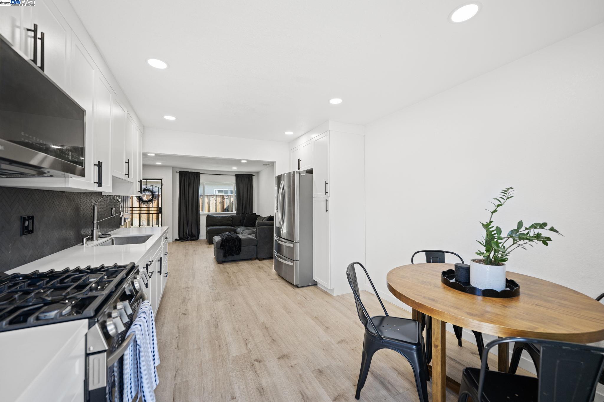 428 N P St, Livermore, California 94551, 4 Bedrooms Bedrooms, 8 Rooms Rooms,2 BathroomsBathrooms,Residential,For Sale,428 N P St,41106228