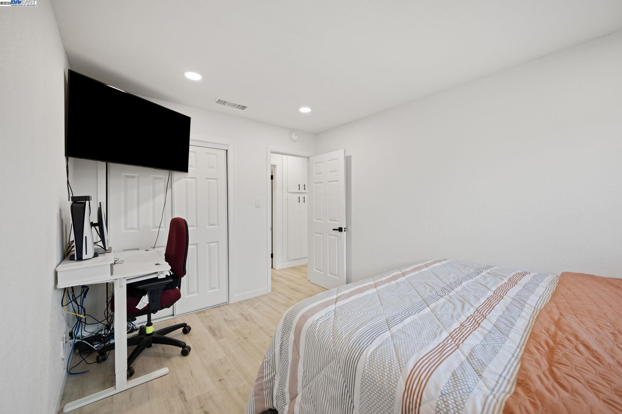 428 N P St, Livermore, California 94551, 4 Bedrooms Bedrooms, 8 Rooms Rooms,2 BathroomsBathrooms,Residential,For Sale,428 N P St,41106228
