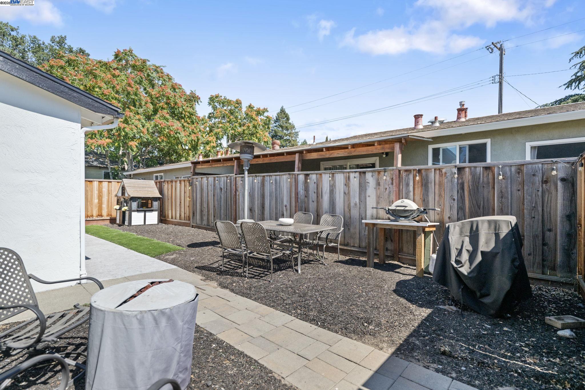 428 N P St, Livermore, California 94551, 4 Bedrooms Bedrooms, 8 Rooms Rooms,2 BathroomsBathrooms,Residential,For Sale,428 N P St,41106228