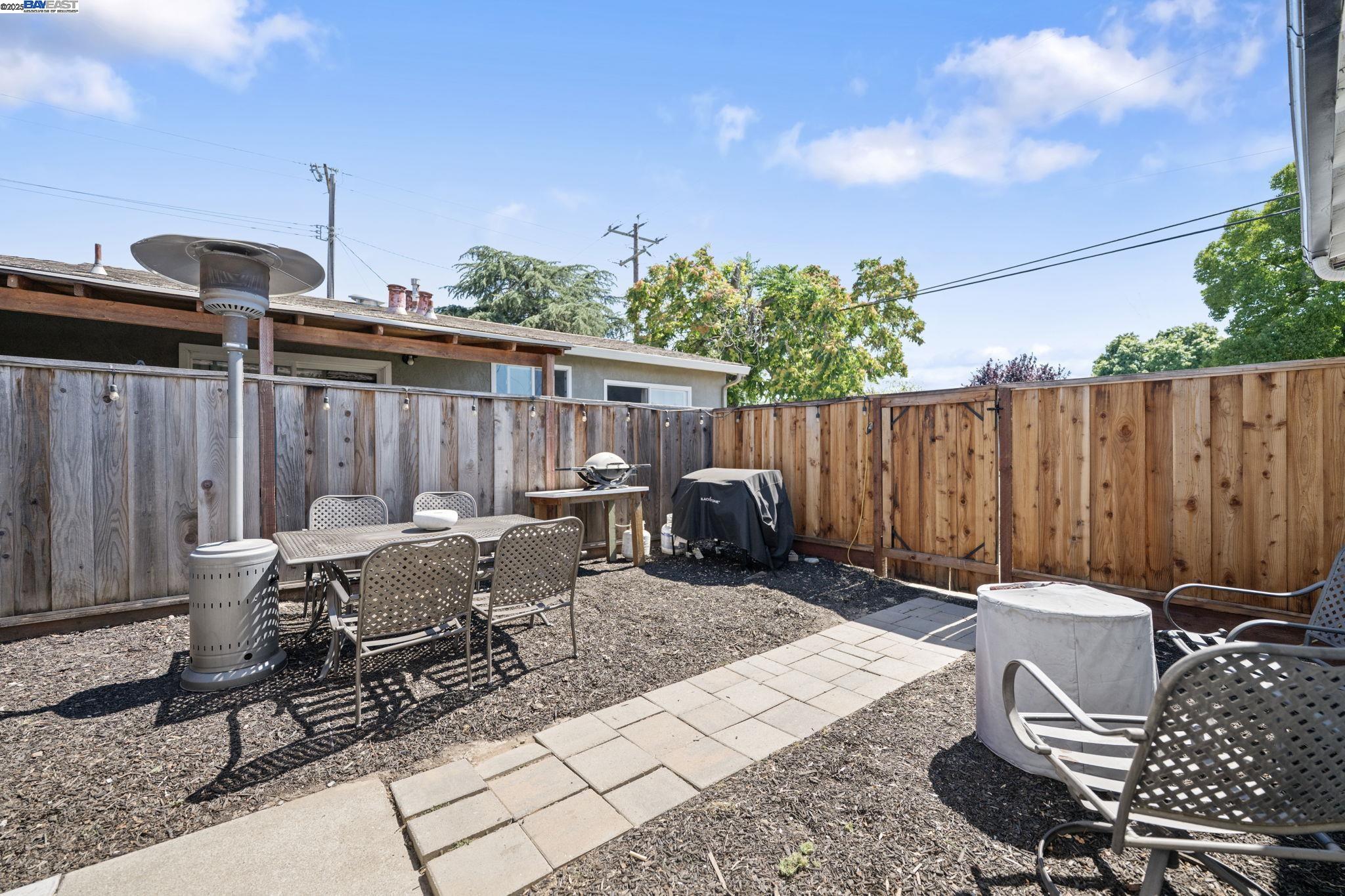 428 N P St, Livermore, California 94551, 4 Bedrooms Bedrooms, 8 Rooms Rooms,2 BathroomsBathrooms,Residential,For Sale,428 N P St,41106228