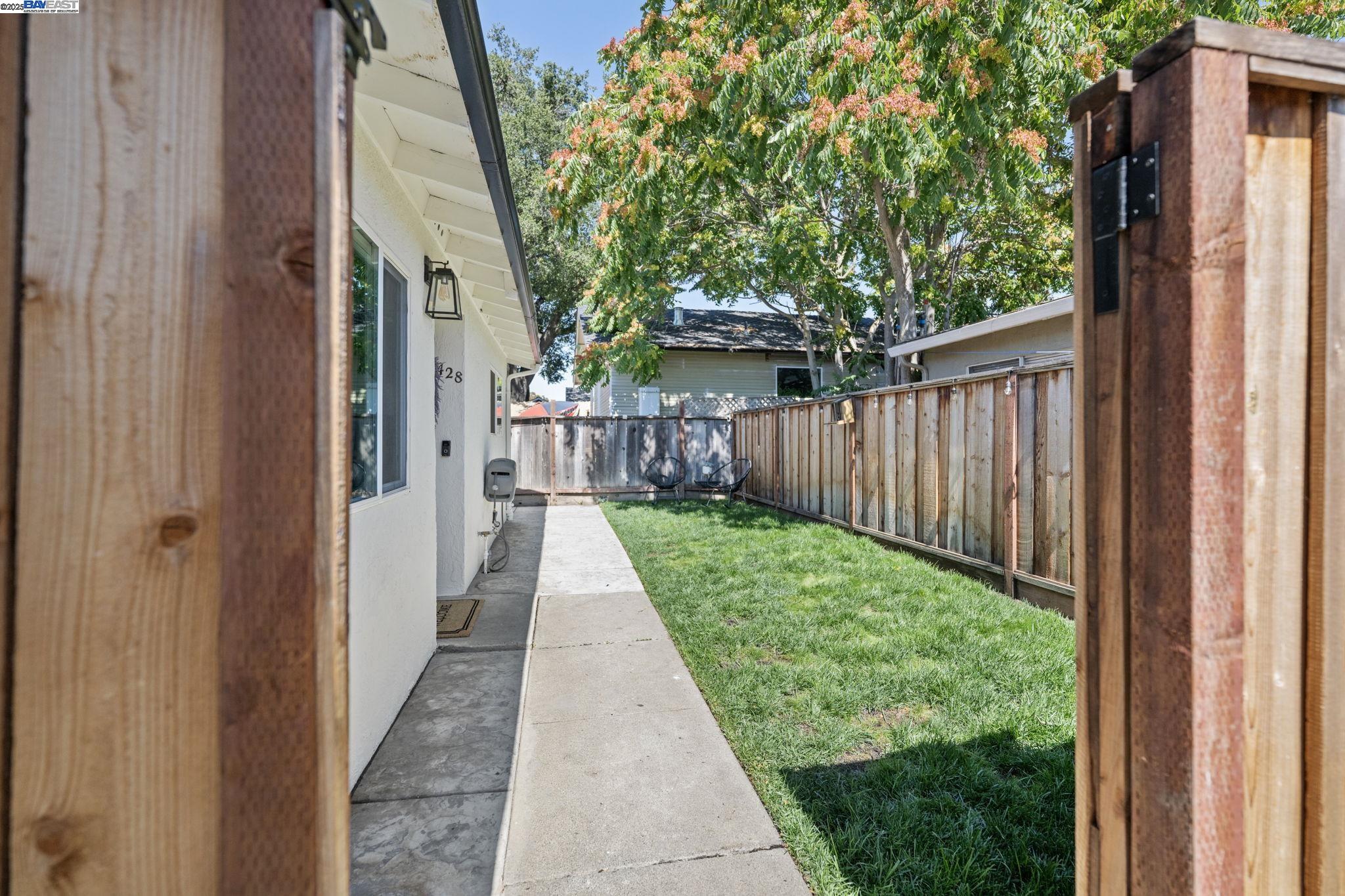 428 N P St, Livermore, California 94551, 4 Bedrooms Bedrooms, 8 Rooms Rooms,2 BathroomsBathrooms,Residential,For Sale,428 N P St,41106228