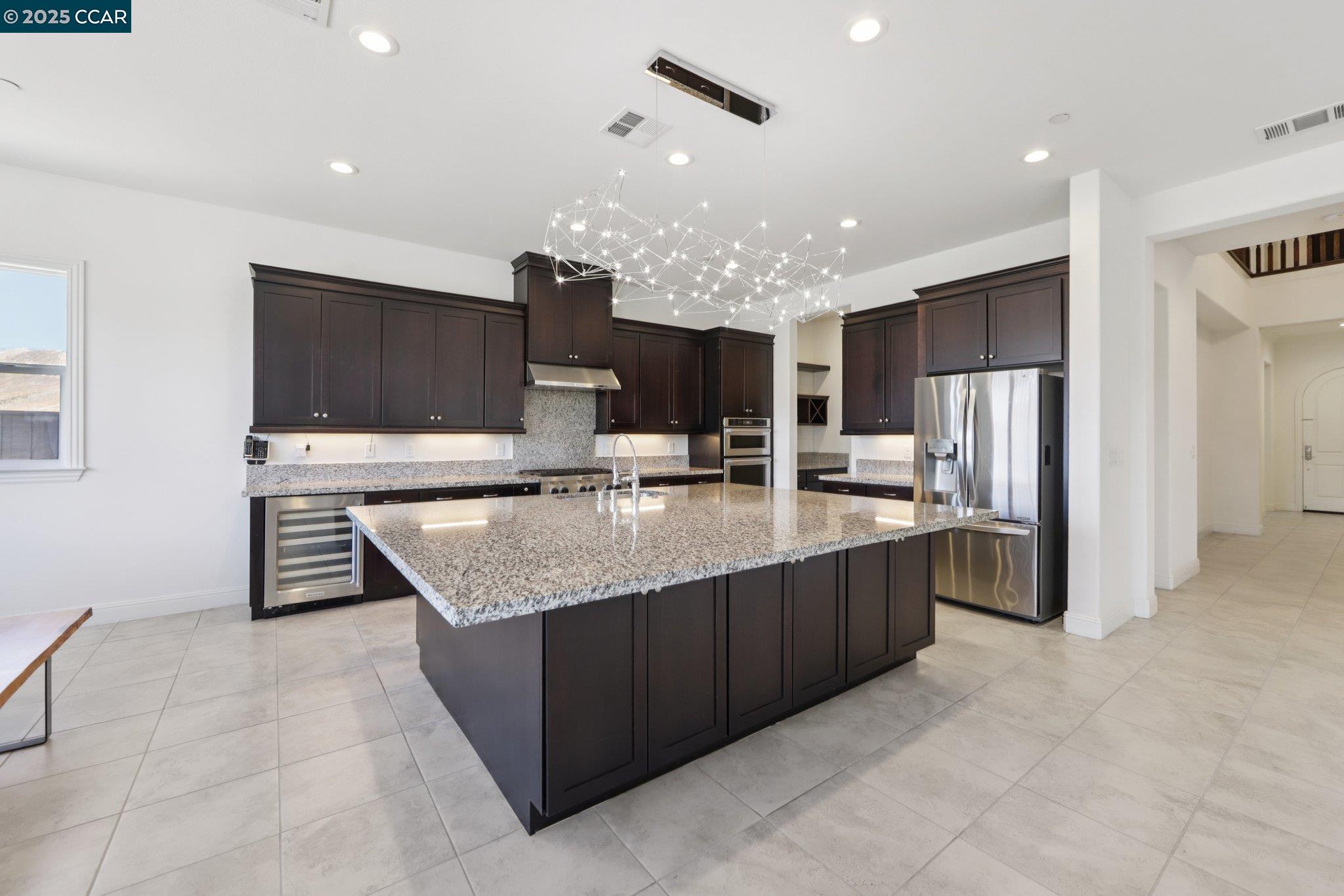 Detail Gallery Image 11 of 48 For 2909 Tulare Hills Dr, Dublin,  CA 94568 - 6 Beds | 5/1 Baths