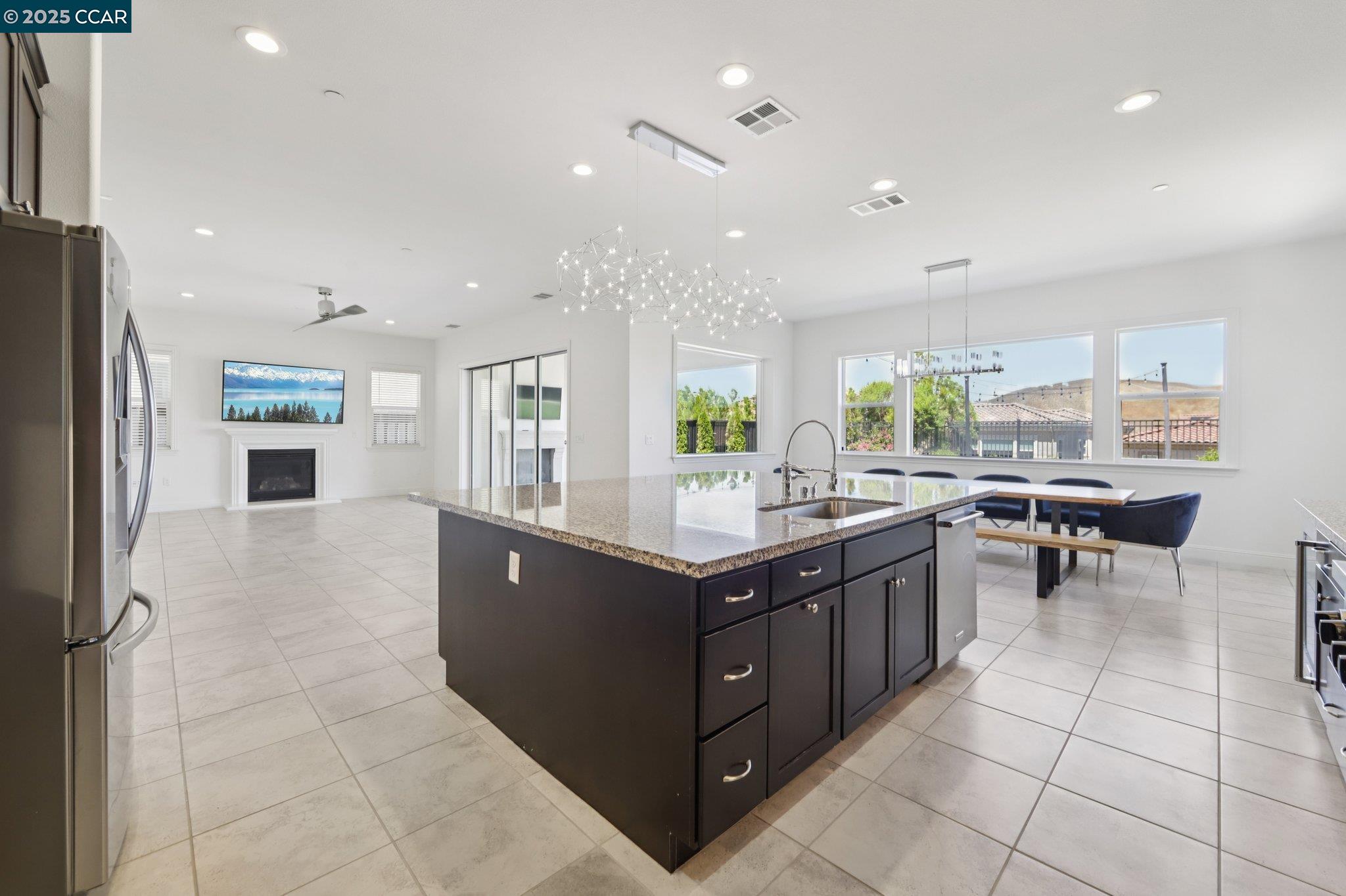 Detail Gallery Image 12 of 48 For 2909 Tulare Hills Dr, Dublin,  CA 94568 - 6 Beds | 5/1 Baths