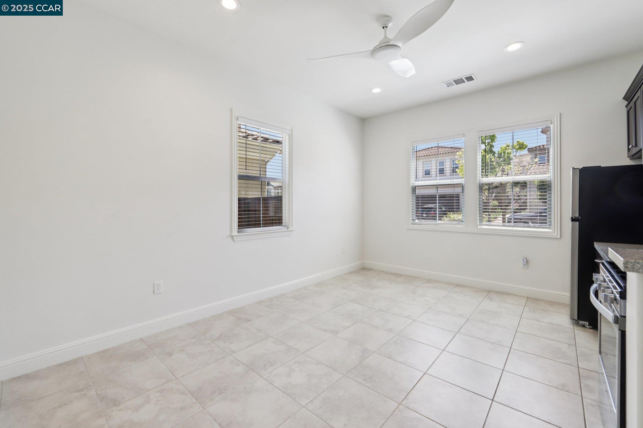 Detail Gallery Image 14 of 48 For 2909 Tulare Hills Dr, Dublin,  CA 94568 - 6 Beds | 5/1 Baths