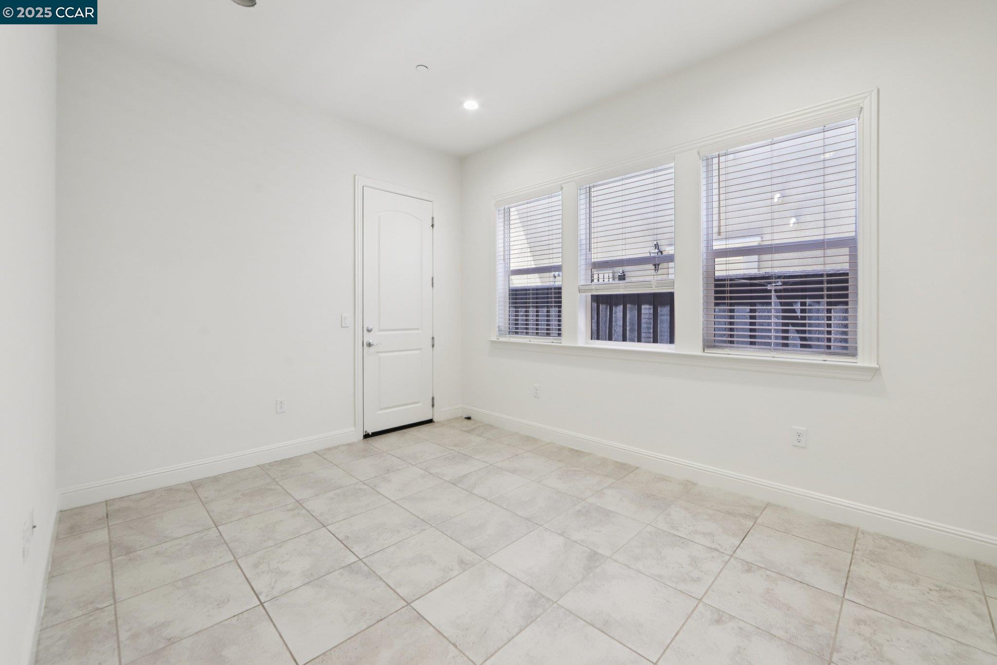 Detail Gallery Image 17 of 48 For 2909 Tulare Hills Dr, Dublin,  CA 94568 - 6 Beds | 5/1 Baths