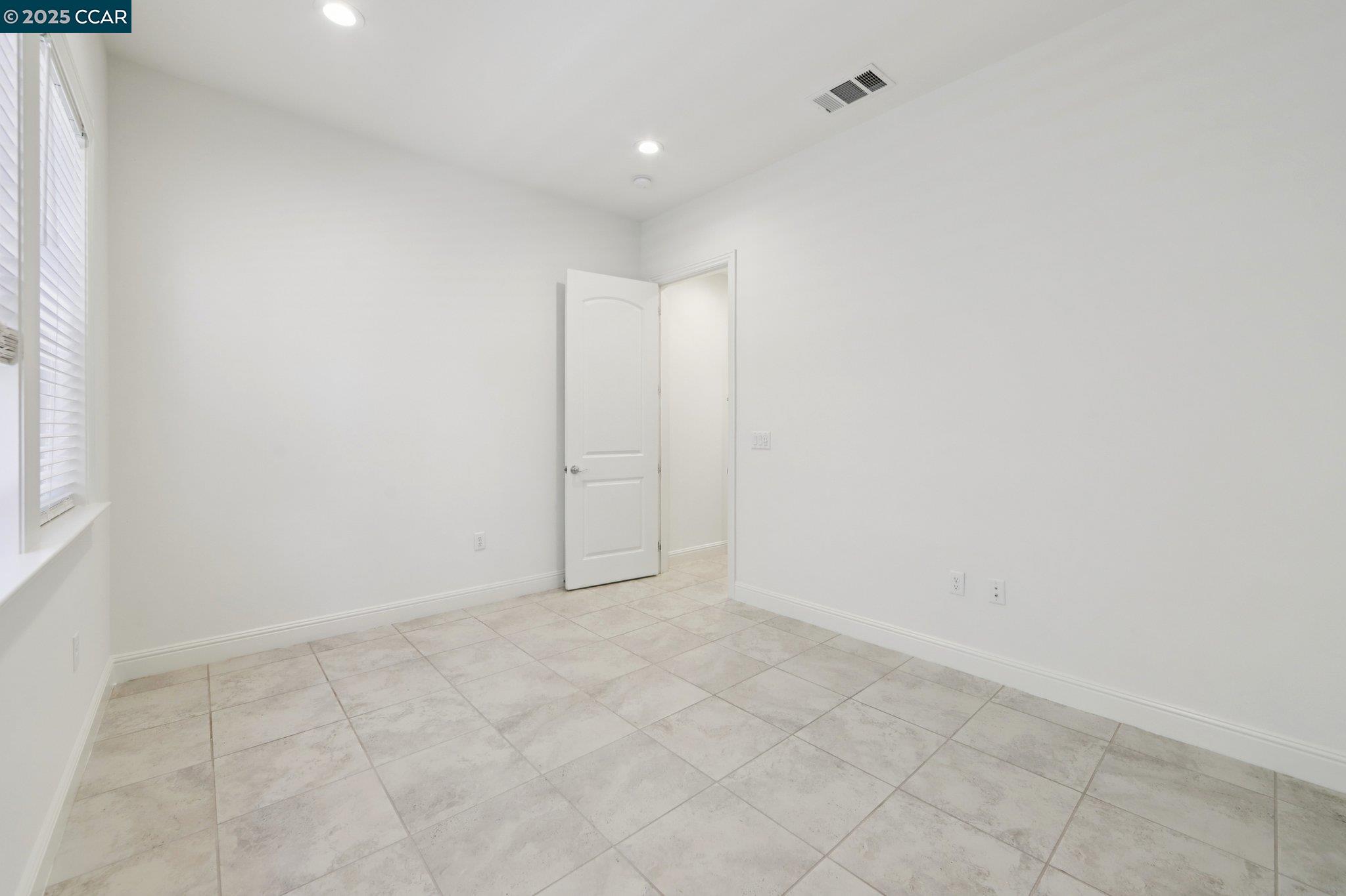 Detail Gallery Image 18 of 48 For 2909 Tulare Hills Dr, Dublin,  CA 94568 - 6 Beds | 5/1 Baths