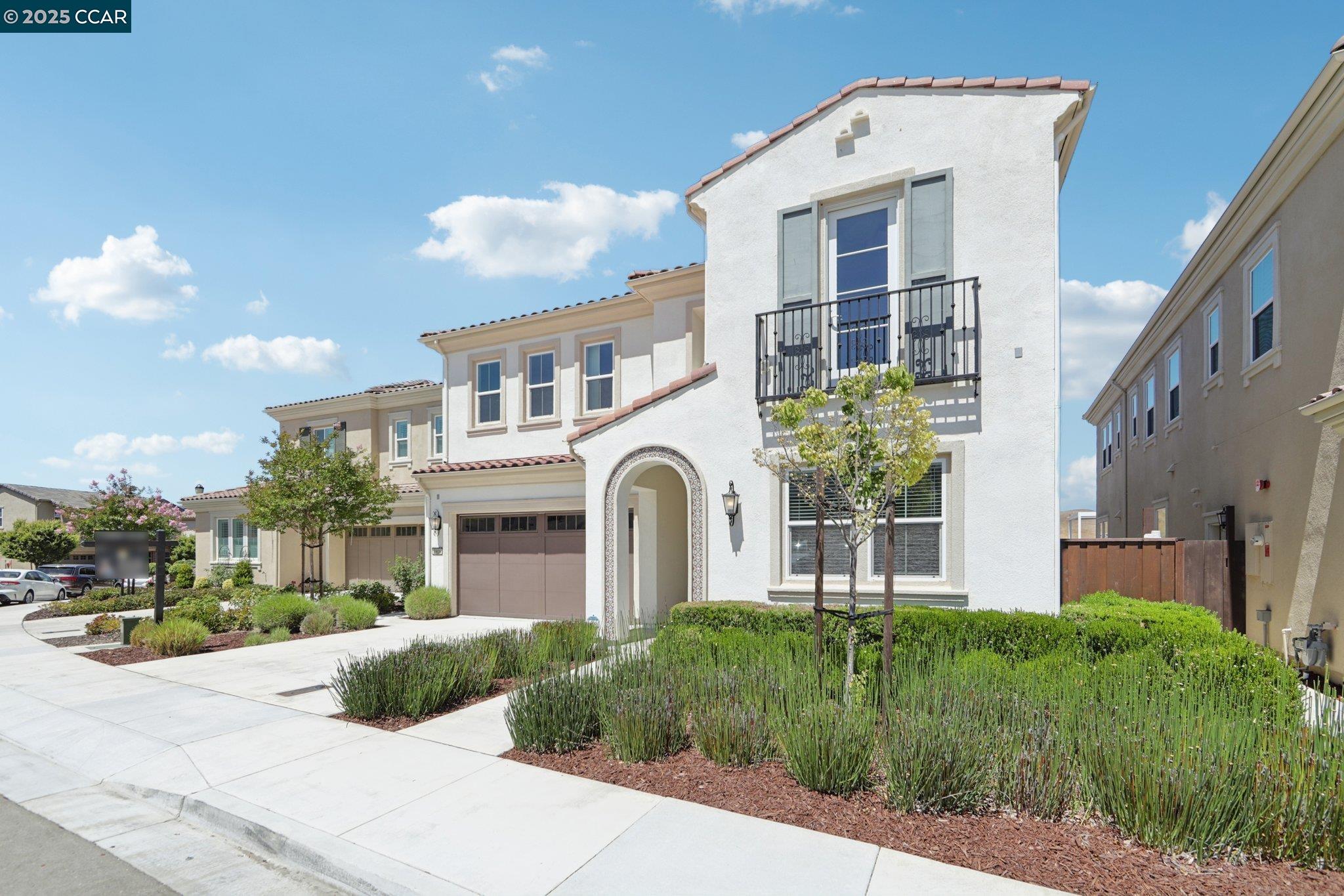 Detail Gallery Image 3 of 48 For 2909 Tulare Hills Dr, Dublin,  CA 94568 - 6 Beds | 5/1 Baths