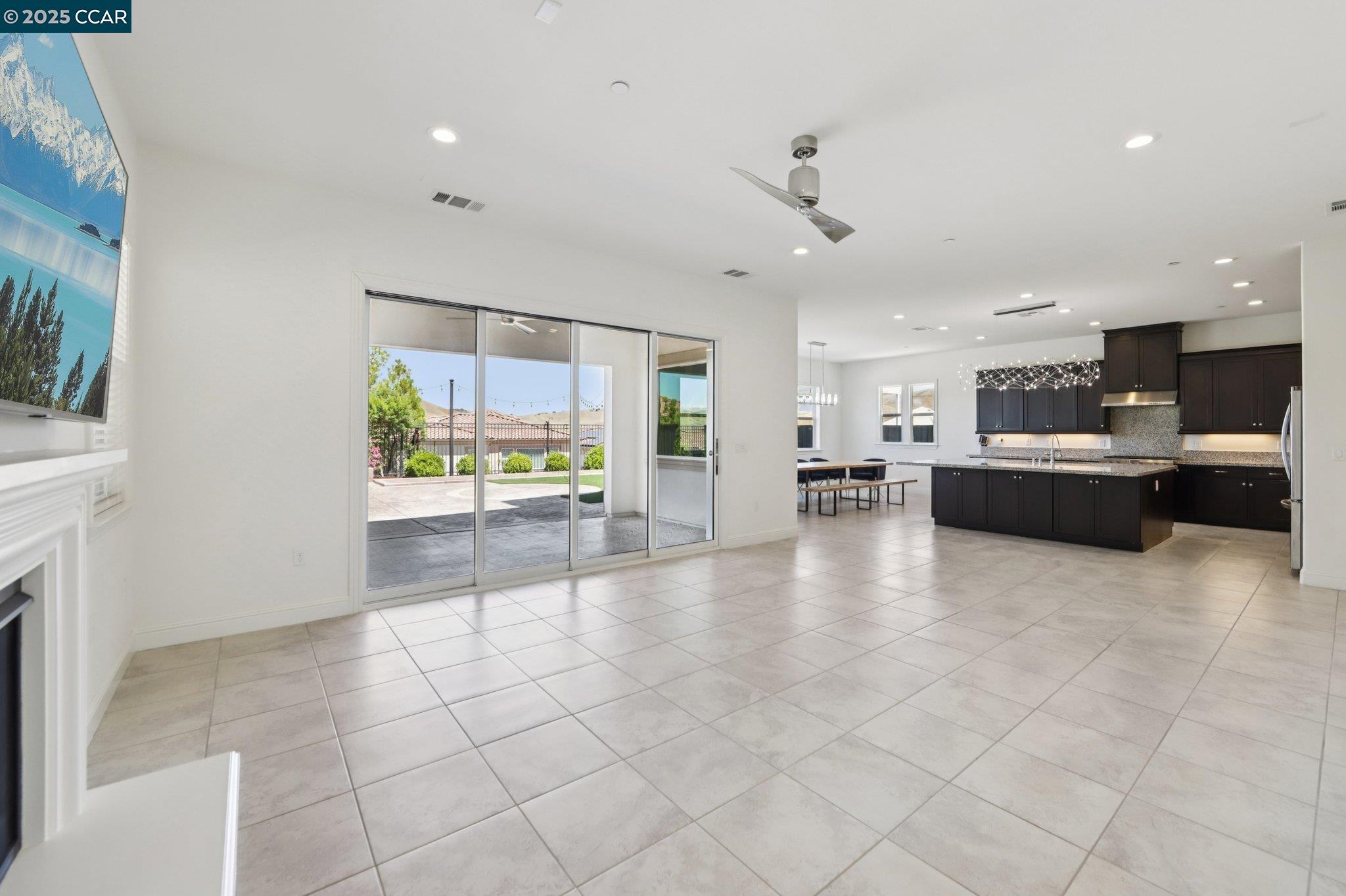 Detail Gallery Image 5 of 48 For 2909 Tulare Hills Dr, Dublin,  CA 94568 - 6 Beds | 5/1 Baths