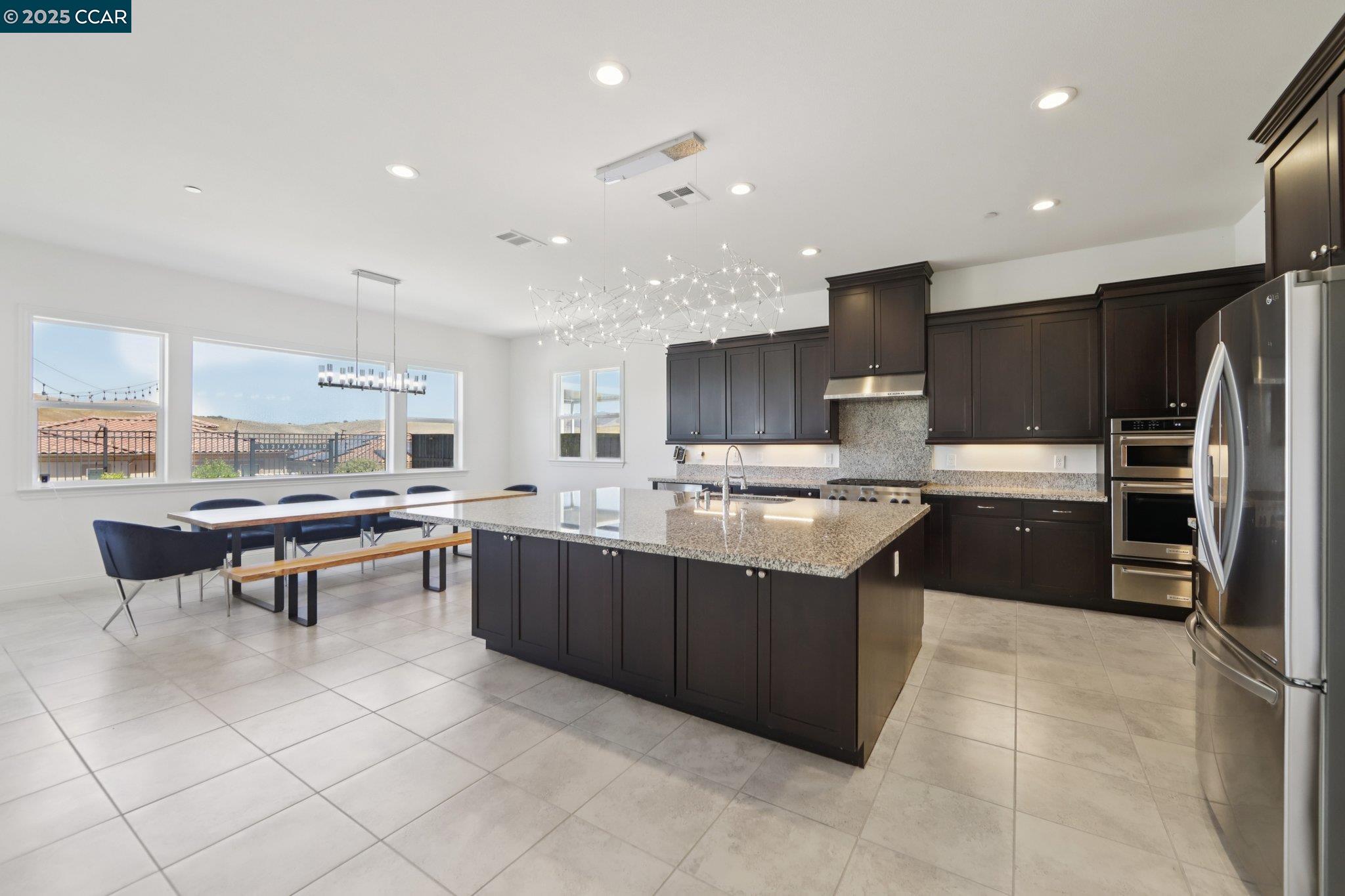 Detail Gallery Image 9 of 48 For 2909 Tulare Hills Dr, Dublin,  CA 94568 - 6 Beds | 5/1 Baths