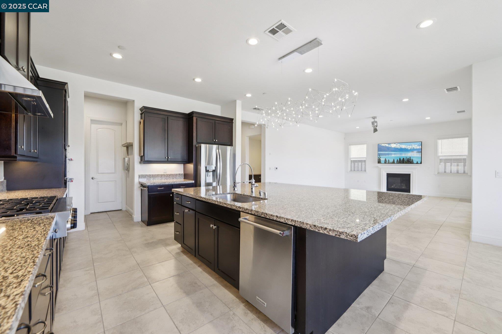 Detail Gallery Image 10 of 48 For 2909 Tulare Hills Dr, Dublin,  CA 94568 - 6 Beds | 5/1 Baths