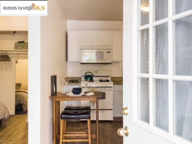 6432 Sunnymere, Oakland, California 94605, 1 Bedroom Bedrooms, 3 Rooms Rooms,1 BathroomBathrooms,Residential,For Sale,6432 Sunnymere,41106233