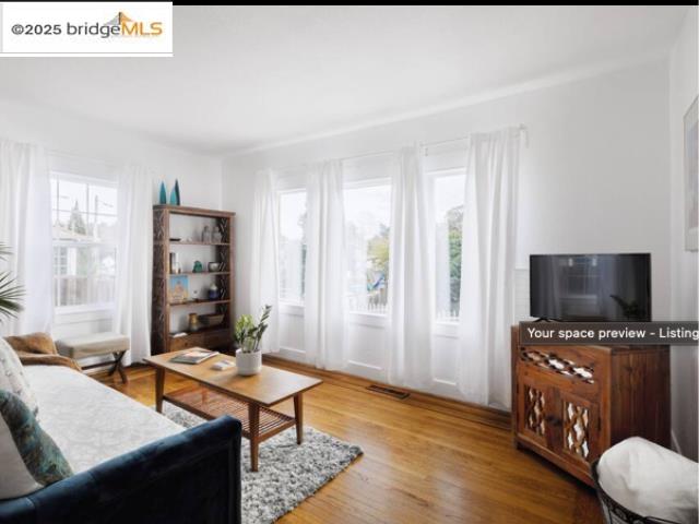 Detail Gallery Image 6 of 24 For 6432 Sunnymere, Oakland,  CA 94605 - 2 Beds | 2 Baths