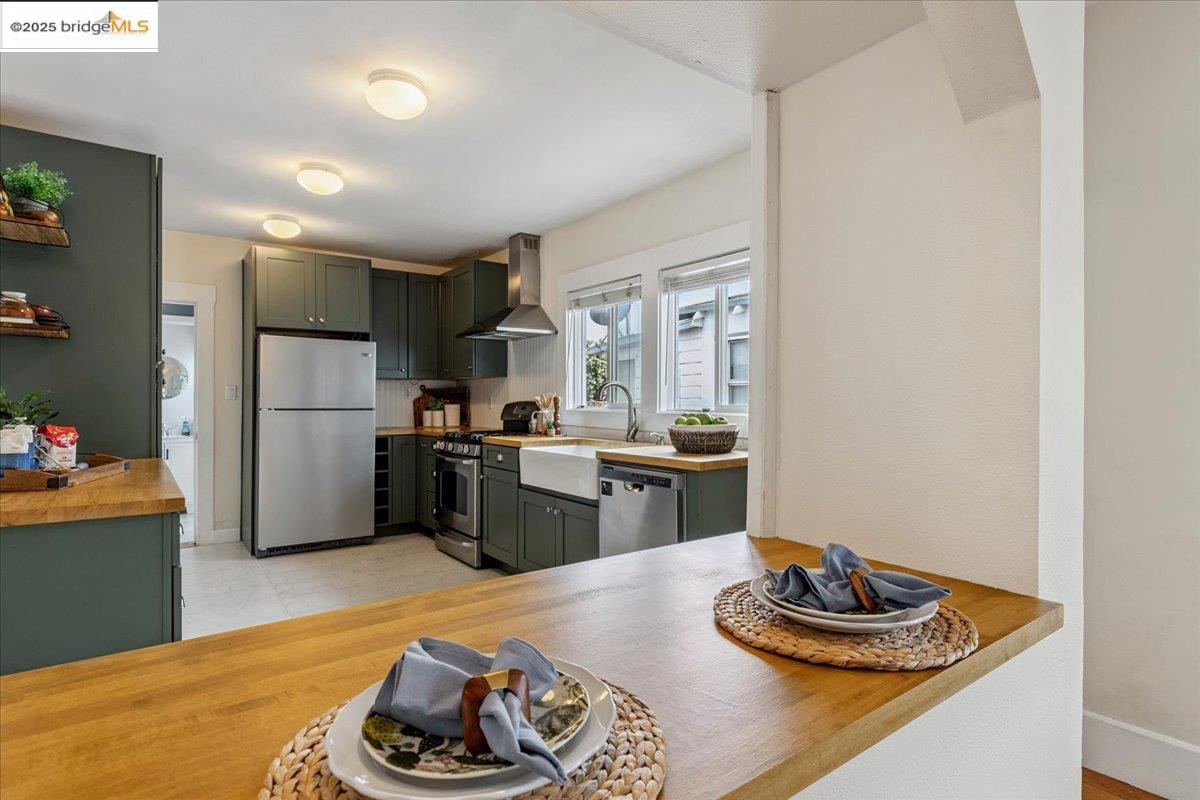 2680 67Th Ave, Oakland, California 94605, 3 Bedrooms Bedrooms, 6 Rooms Rooms,2 BathroomsBathrooms,Residential,For Sale,2680 67Th Ave,41106240
