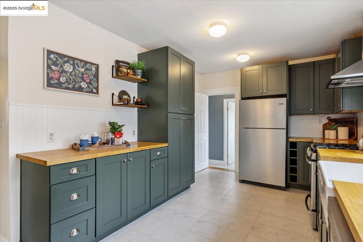 2680 67Th Ave, Oakland, California 94605, 3 Bedrooms Bedrooms, 6 Rooms Rooms,2 BathroomsBathrooms,Residential,For Sale,2680 67Th Ave,41106240
