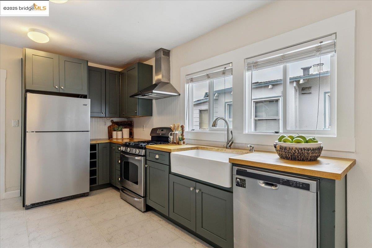 2680 67Th Ave, Oakland, California 94605, 3 Bedrooms Bedrooms, 6 Rooms Rooms,2 BathroomsBathrooms,Residential,For Sale,2680 67Th Ave,41106240