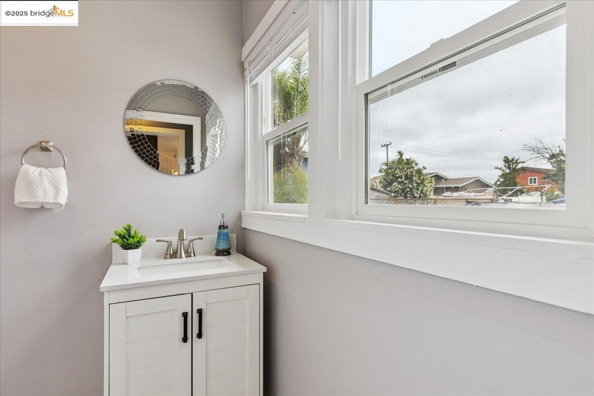 2680 67Th Ave, Oakland, California 94605, 3 Bedrooms Bedrooms, 6 Rooms Rooms,2 BathroomsBathrooms,Residential,For Sale,2680 67Th Ave,41106240