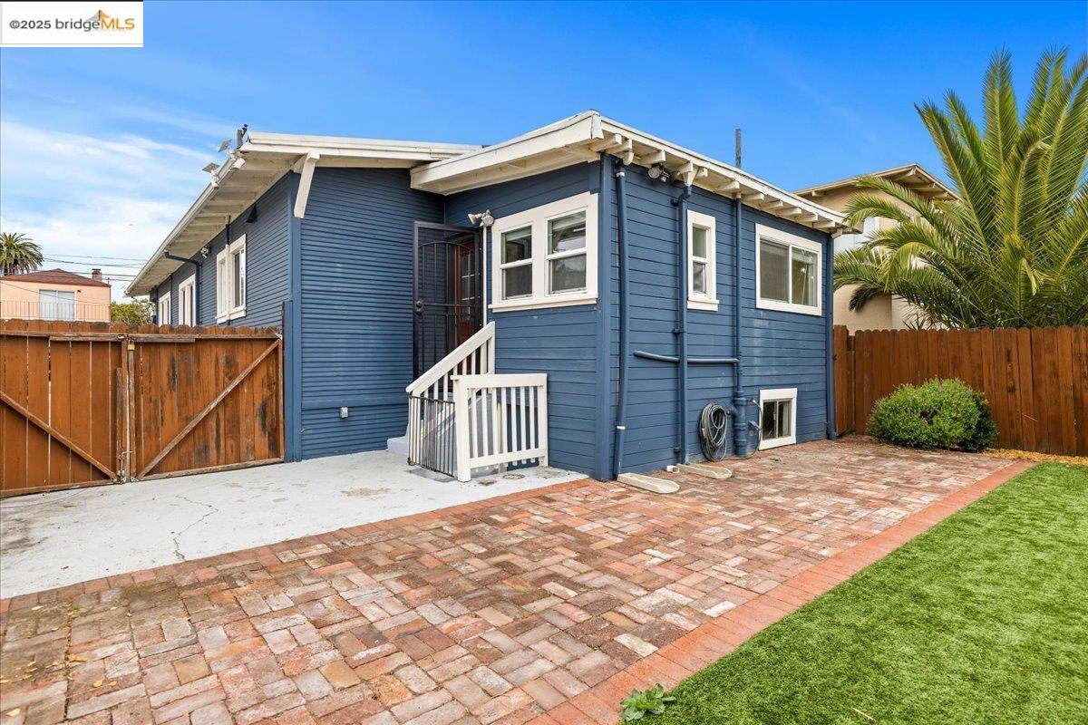 2680 67Th Ave, Oakland, California 94605, 3 Bedrooms Bedrooms, 6 Rooms Rooms,2 BathroomsBathrooms,Residential,For Sale,2680 67Th Ave,41106240